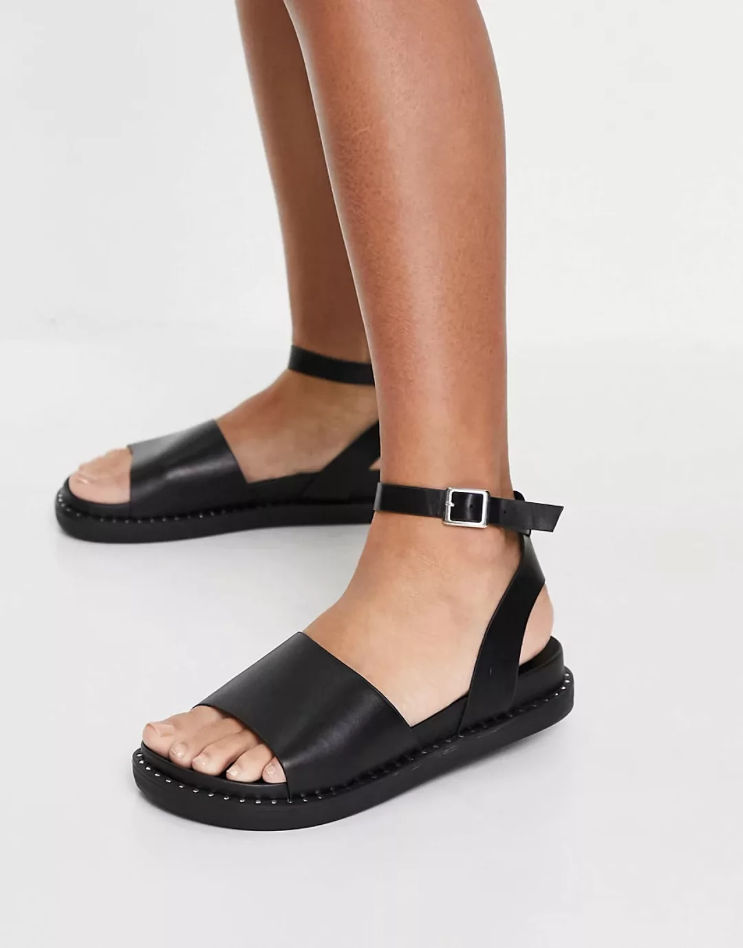 Glamorous – Flache Sandale in Schwarz mit dicker Sohle und Knöchelriemen günstig online kaufen