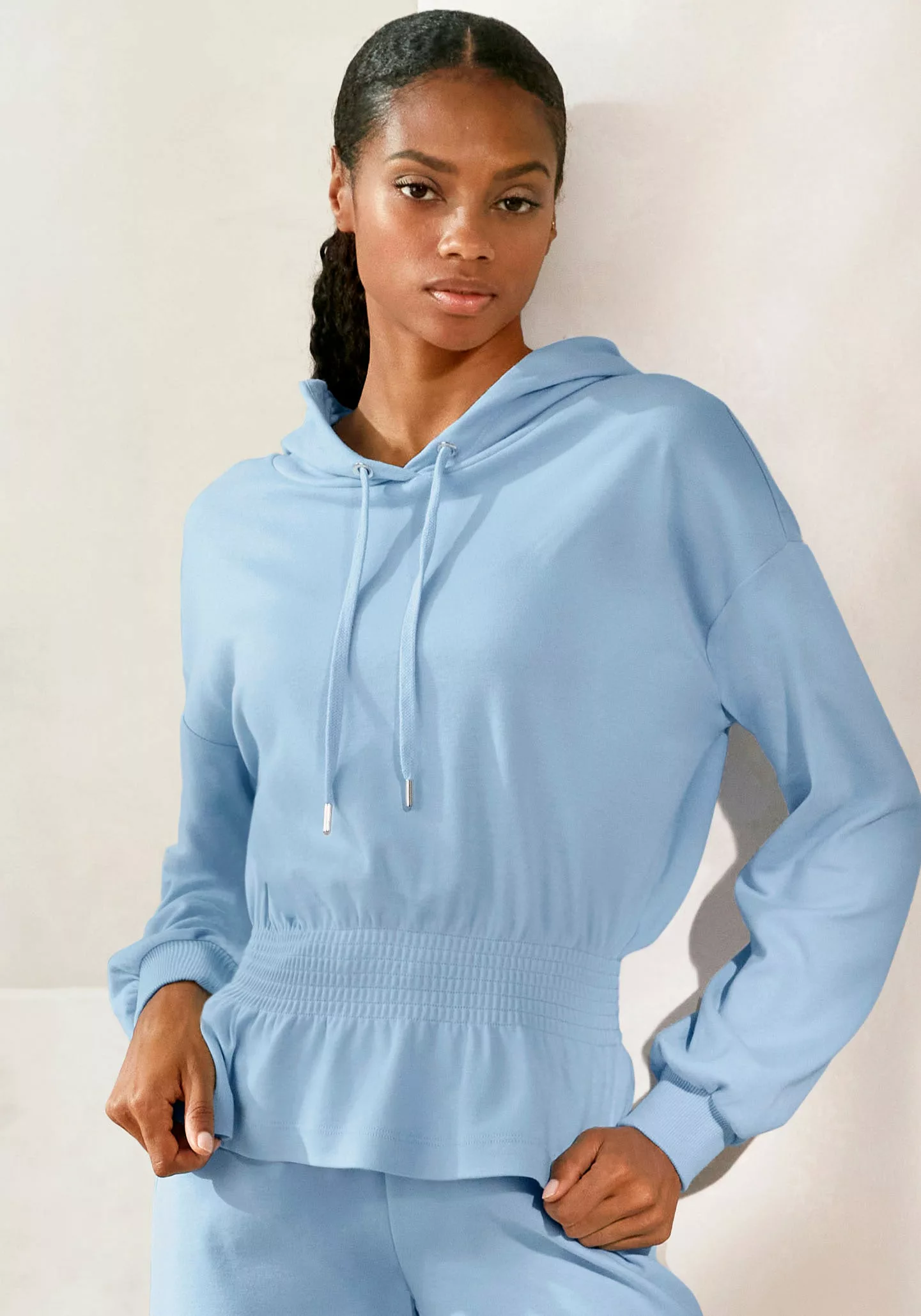 LASCANA Hoodie -Kapuzensweatshirt mit elastischer Raffung in der Taille, Lo günstig online kaufen