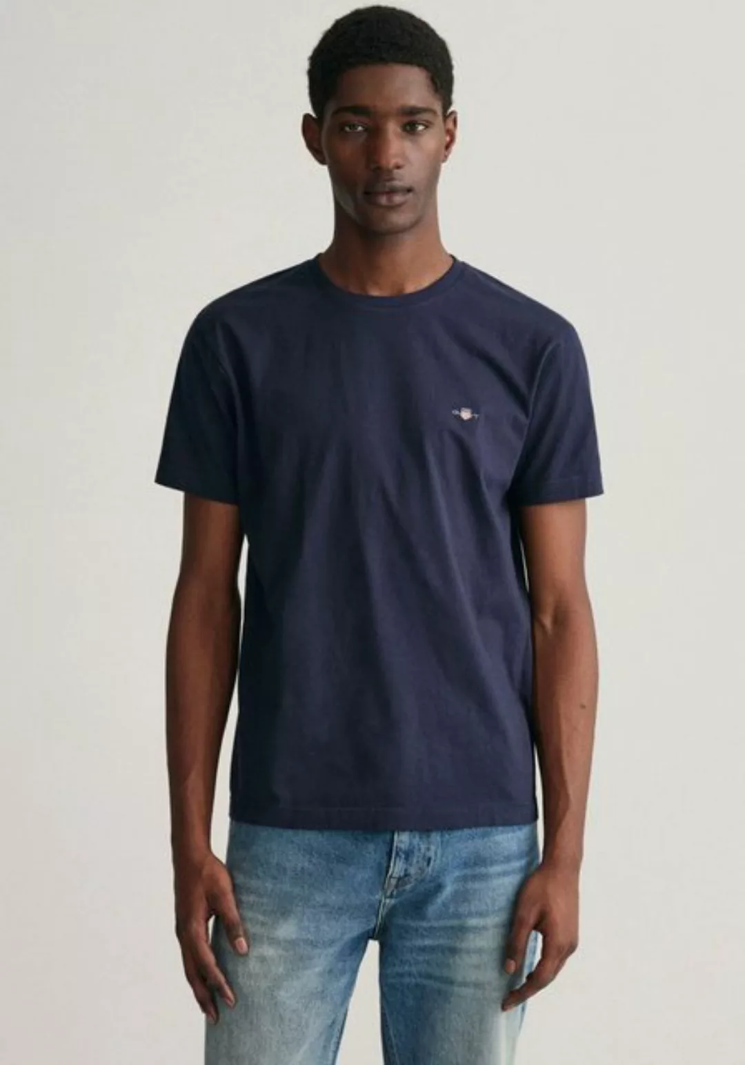 Gant T-Shirt "SLIM SHIELD V-NECK T-SHIRT", mit einer kleinen Logostickerei günstig online kaufen