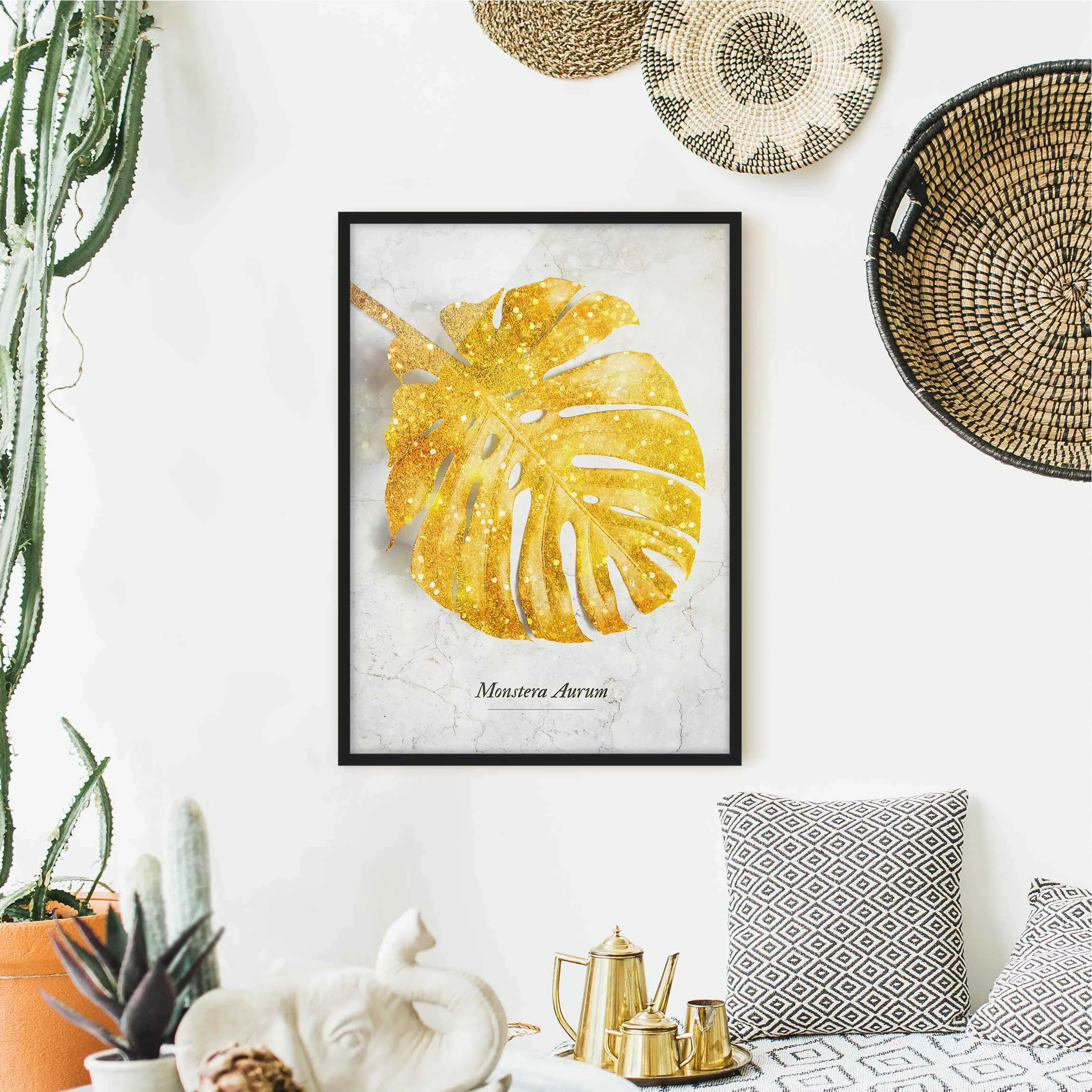 Bild mit Rahmen Blumen - Hochformat Gold - Monstera Aurum günstig online kaufen