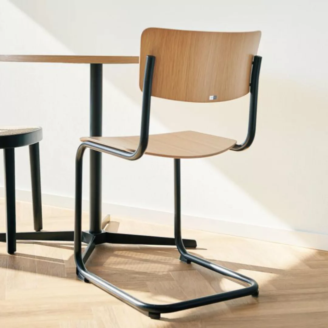 THONET S 43 | Edelholz Eiche | Stahlrohr-Freischwinger | Gestell schwarz | günstig online kaufen