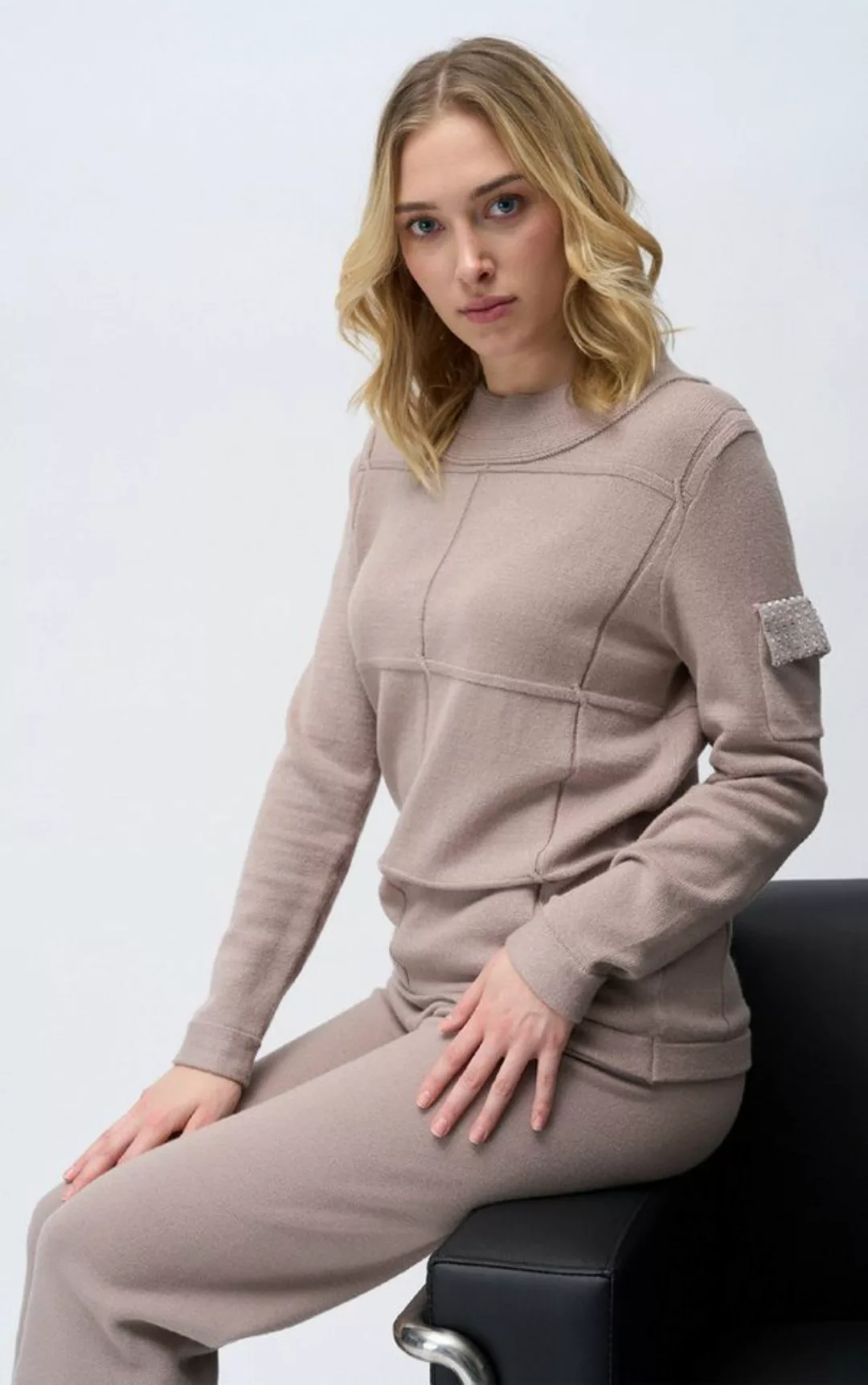 Passioni Strickpullover in Taupe mit Stehkragen und Taschendetail mit Stras günstig online kaufen