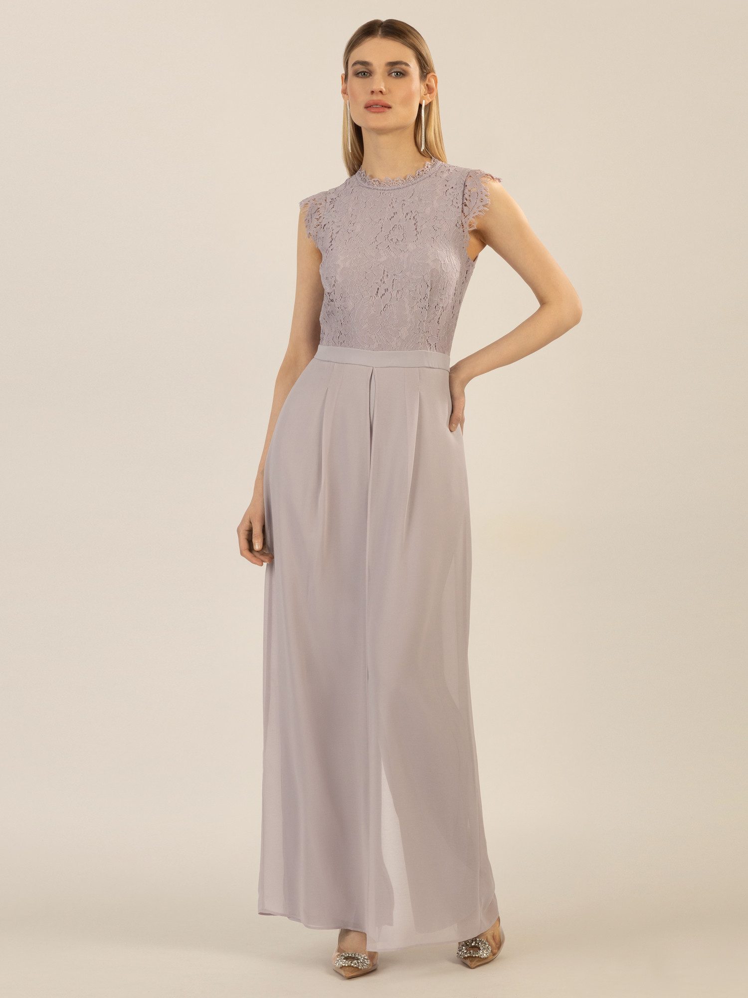 Apart Jumpsuit mit Spitzenoberteil und Formgebende günstig online kaufen