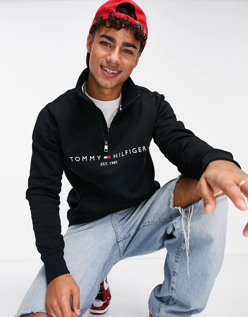 Tommy Hilfiger – Sweatshirt in Schwarz mit aufgesticktem Flaggenlogo und Ha günstig online kaufen