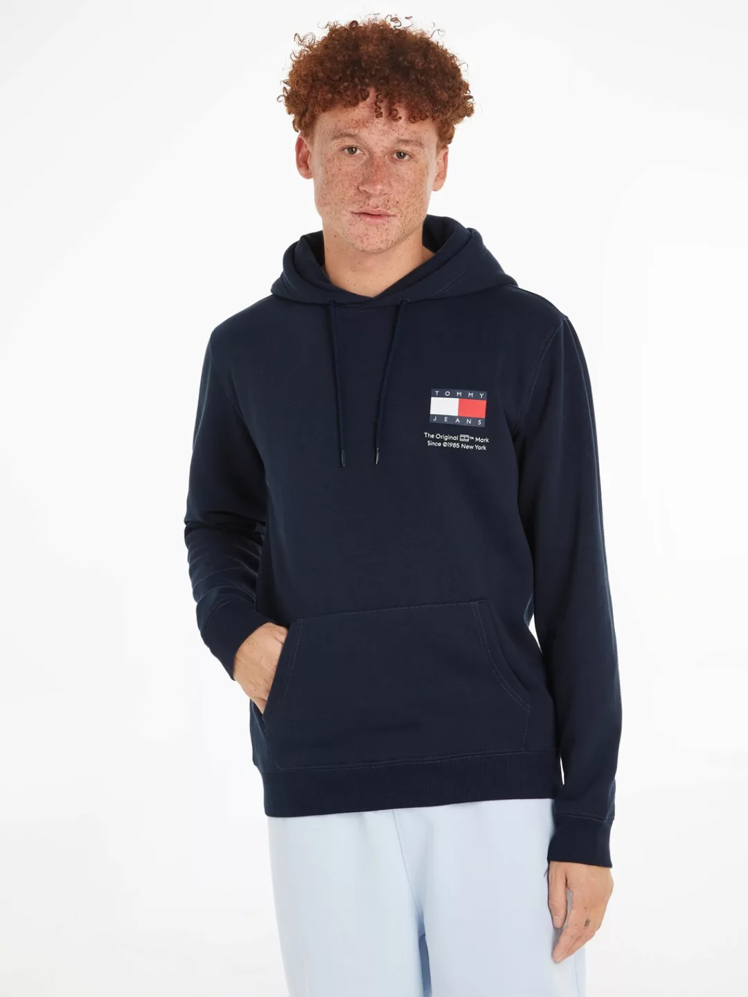 Tommy Jeans Kapuzensweatshirt TJM REG ESSENTIAL FLAG HOOD EXT mit Känguruta günstig online kaufen