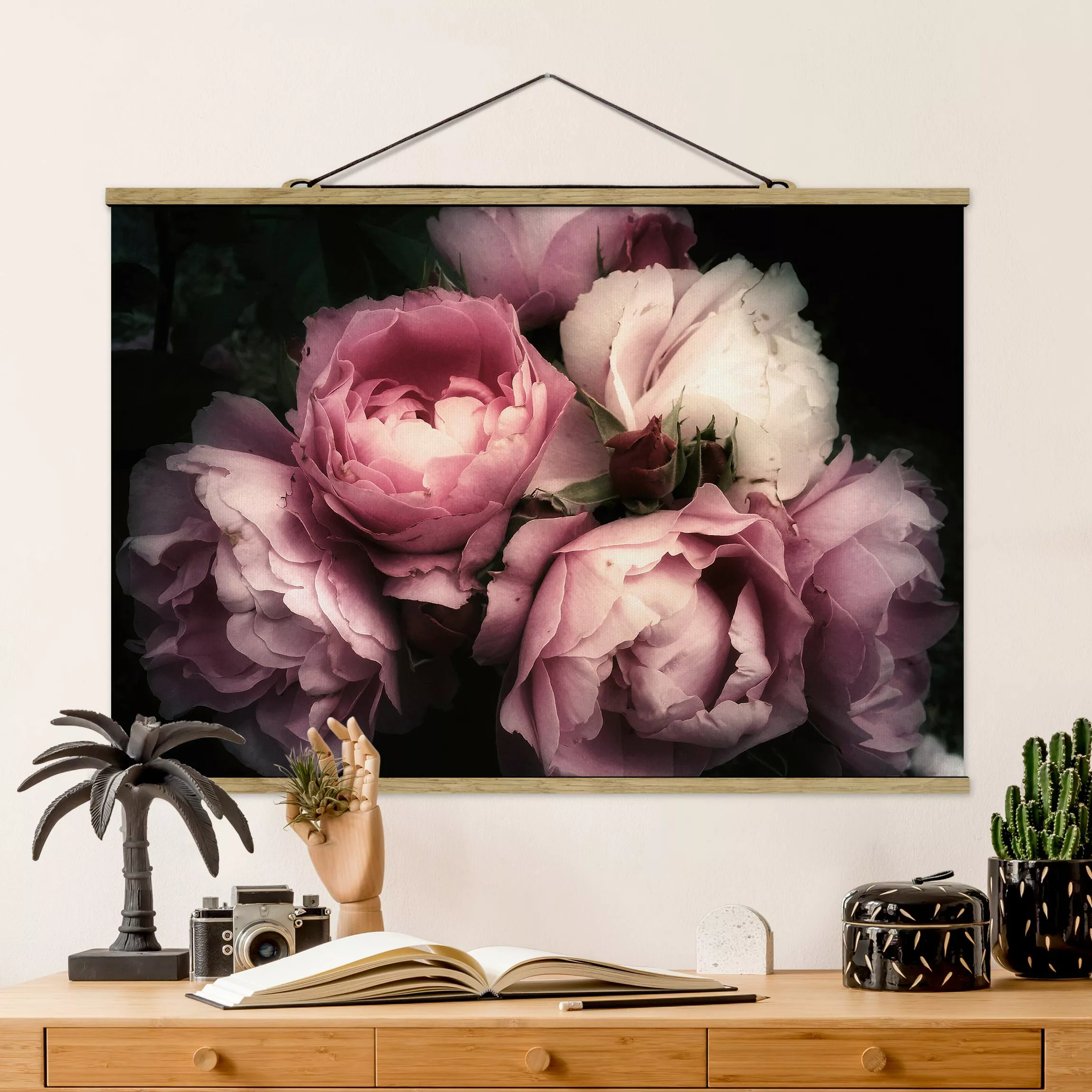 Stoffbild Blumen mit Posterleisten - Querformat Pfingstrosen vor Schwarz Sh günstig online kaufen