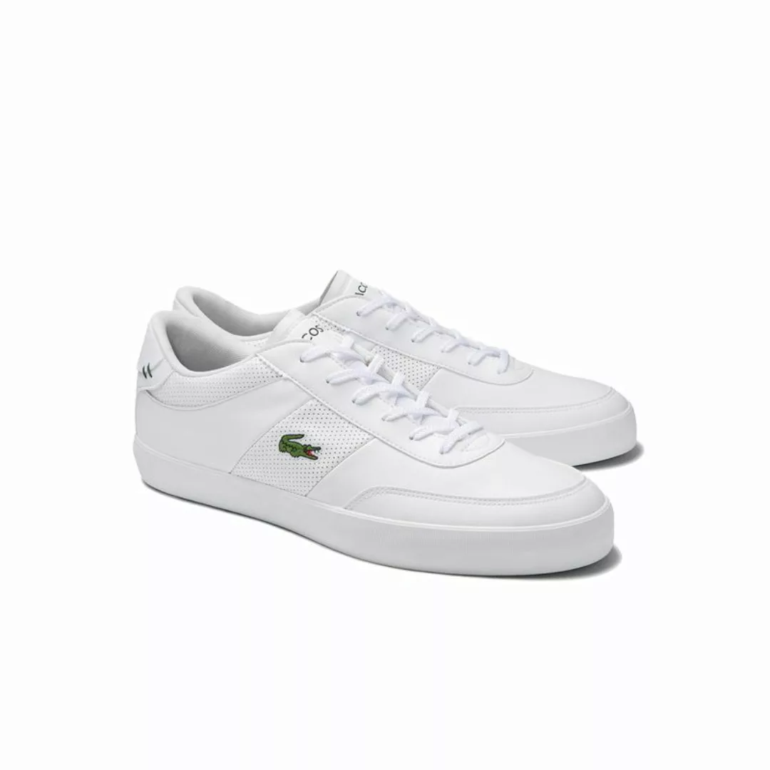 Lacoste – Court Master – Weiße Ledersneaker mit perforierten Streifen günstig online kaufen
