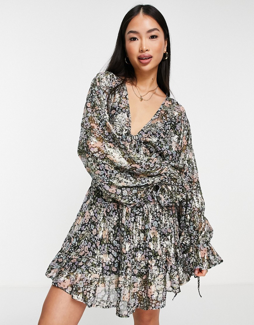 ASOS DESIGN – Mini-Hängerkleid mit Bindeband aus Jacquard-Chiffon mit aufge günstig online kaufen