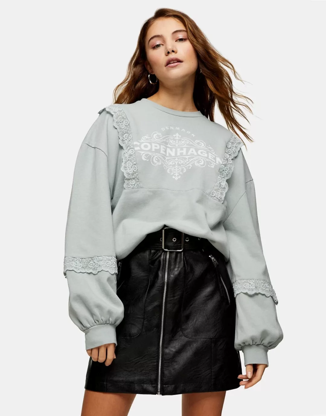 Topshop – Copenhagen – Sweatshirt mit Spitze in Salbeigrün günstig online kaufen