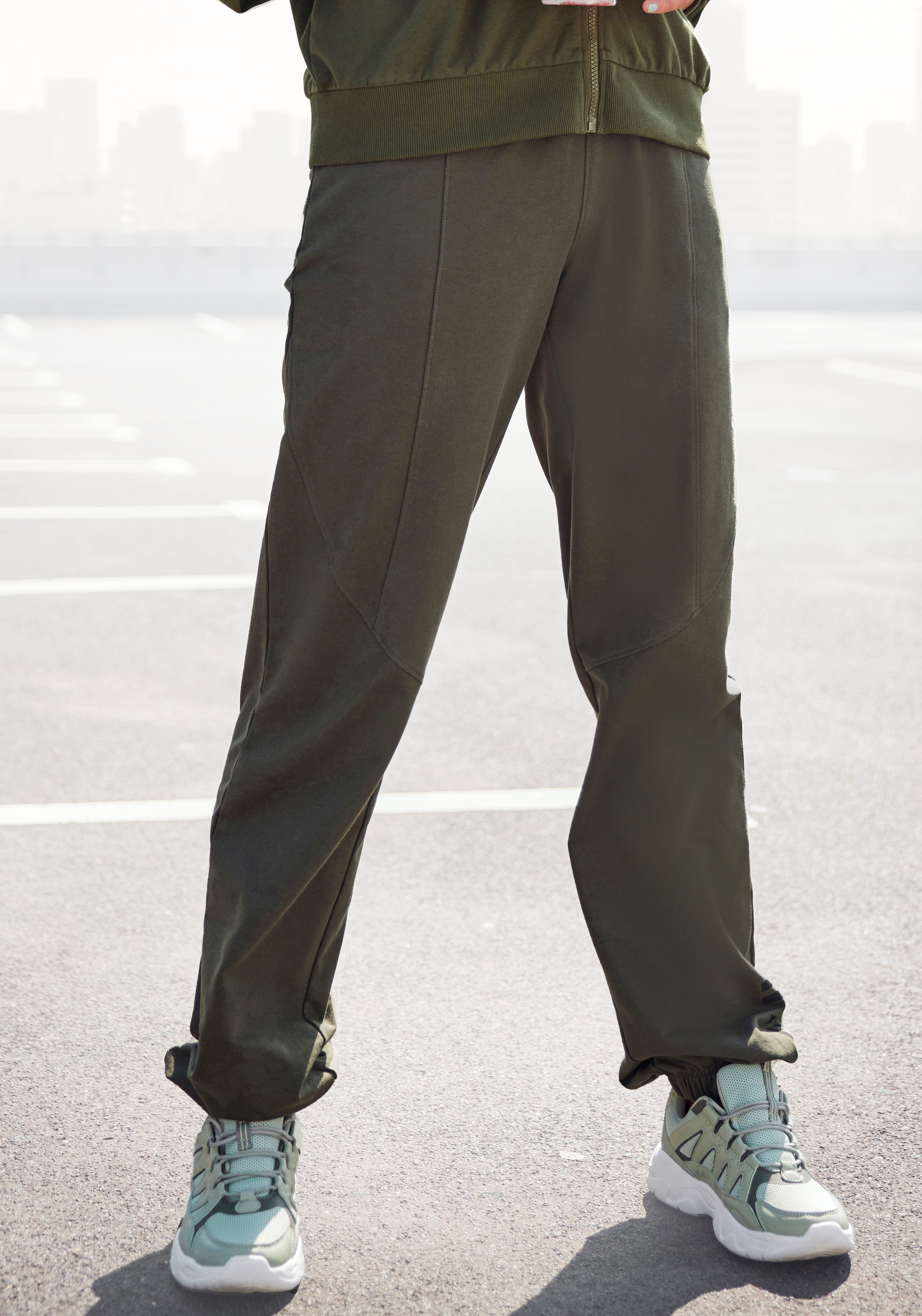 FCUK Sweatpants, mit Logodruck am Bein, Loungewear günstig online kaufen