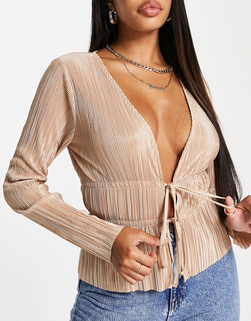 ASOS DESIGN Hourglass – Langärmliges Oberteil in Beige mit plissiertem Deta günstig online kaufen