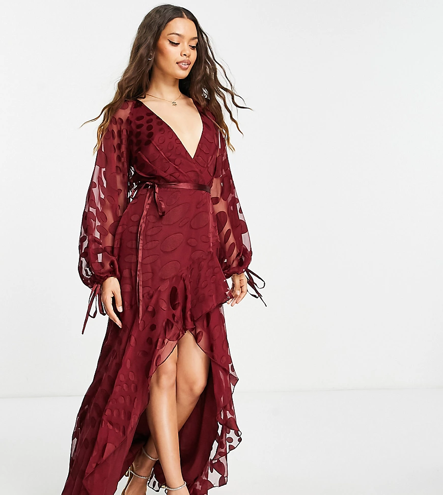 ASOS DESIGN Petite – Maxi-Wickelkleid aus Satin mit verzogenem Jacquard-Pun günstig online kaufen