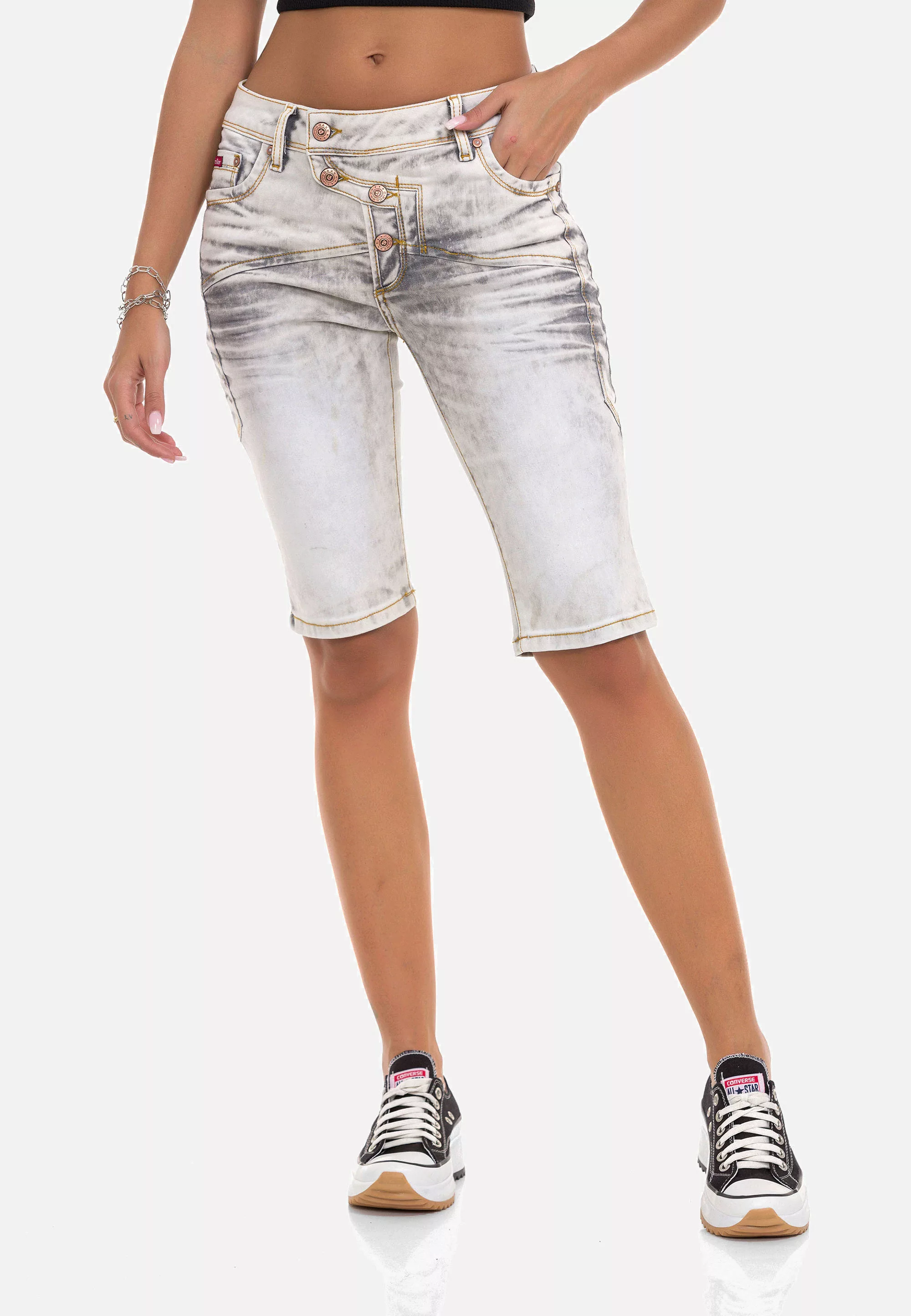 Cipo & Baxx Shorts in sommerlichem Look günstig online kaufen