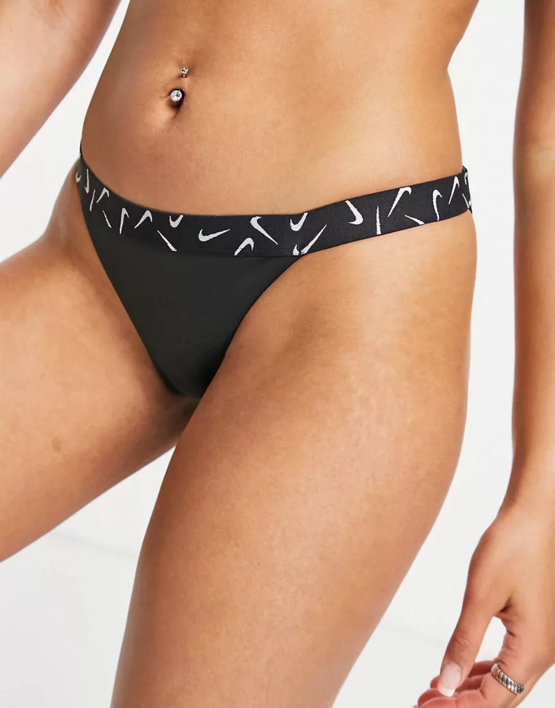 Nike Swimming – Bikinihose in Schwarz mit Swoosh-Logo und Logobund günstig online kaufen