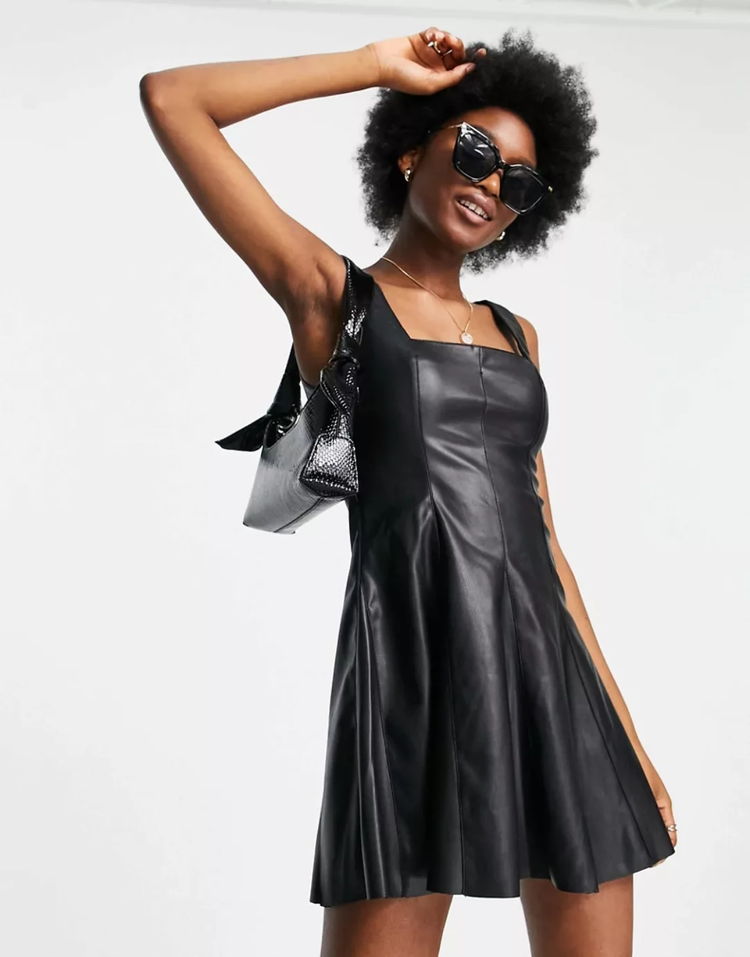 Miss Selfridge – Skater-Kleid aus Kunstleder in Schwarz günstig online kaufen