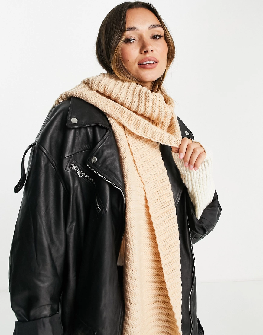 Urbancode – Gestrickter Rundschal in Beige-Neutral günstig online kaufen