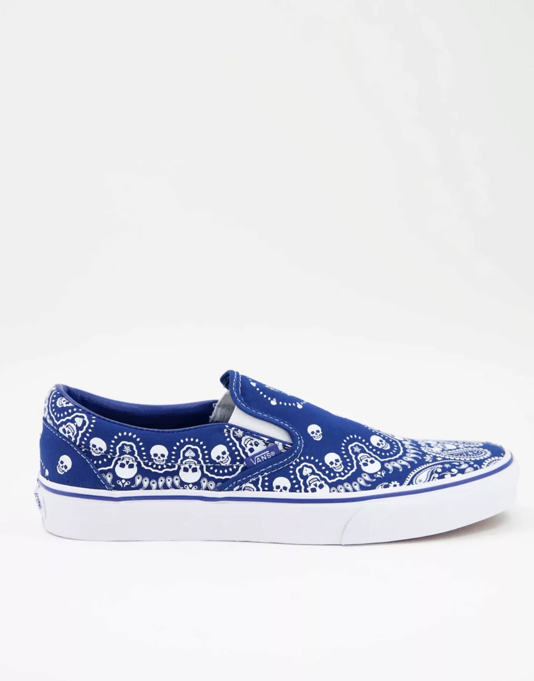 Vans Classic – Sneaker zum Hineinschlüpfen mit Bandana-Muster in Blau günstig online kaufen