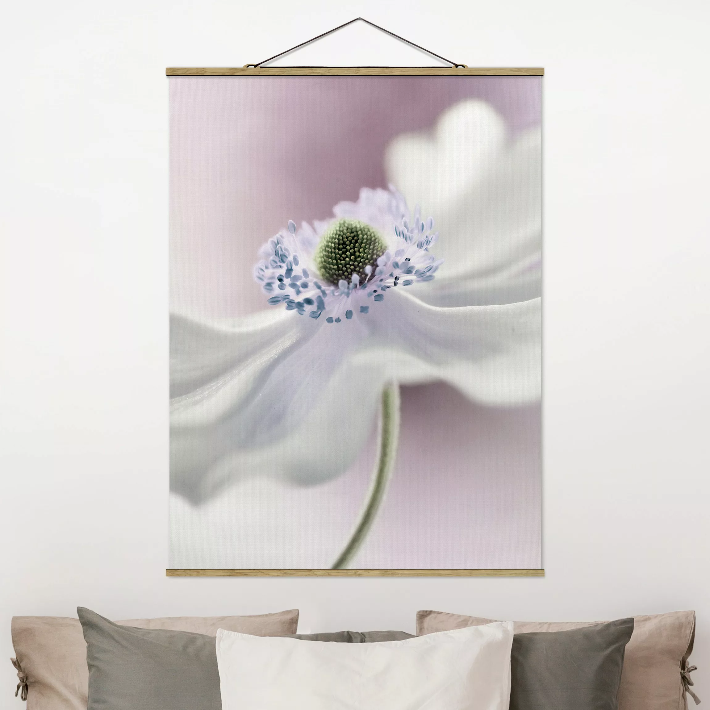 Stoffbild Blumen mit Posterleisten - Hochformat Anemonenbrise günstig online kaufen