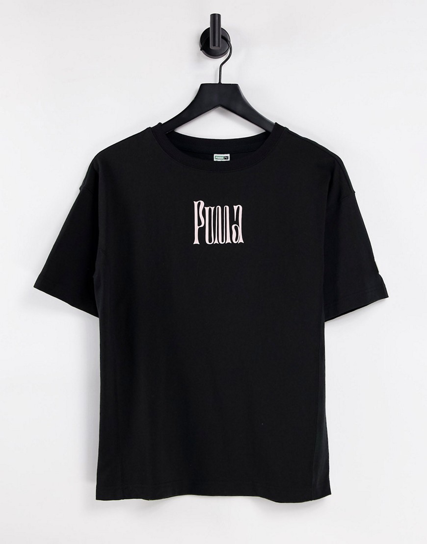 Puma – Downtown – Oversize-T-Shirt in Schwarz mit grafischem Logo günstig online kaufen