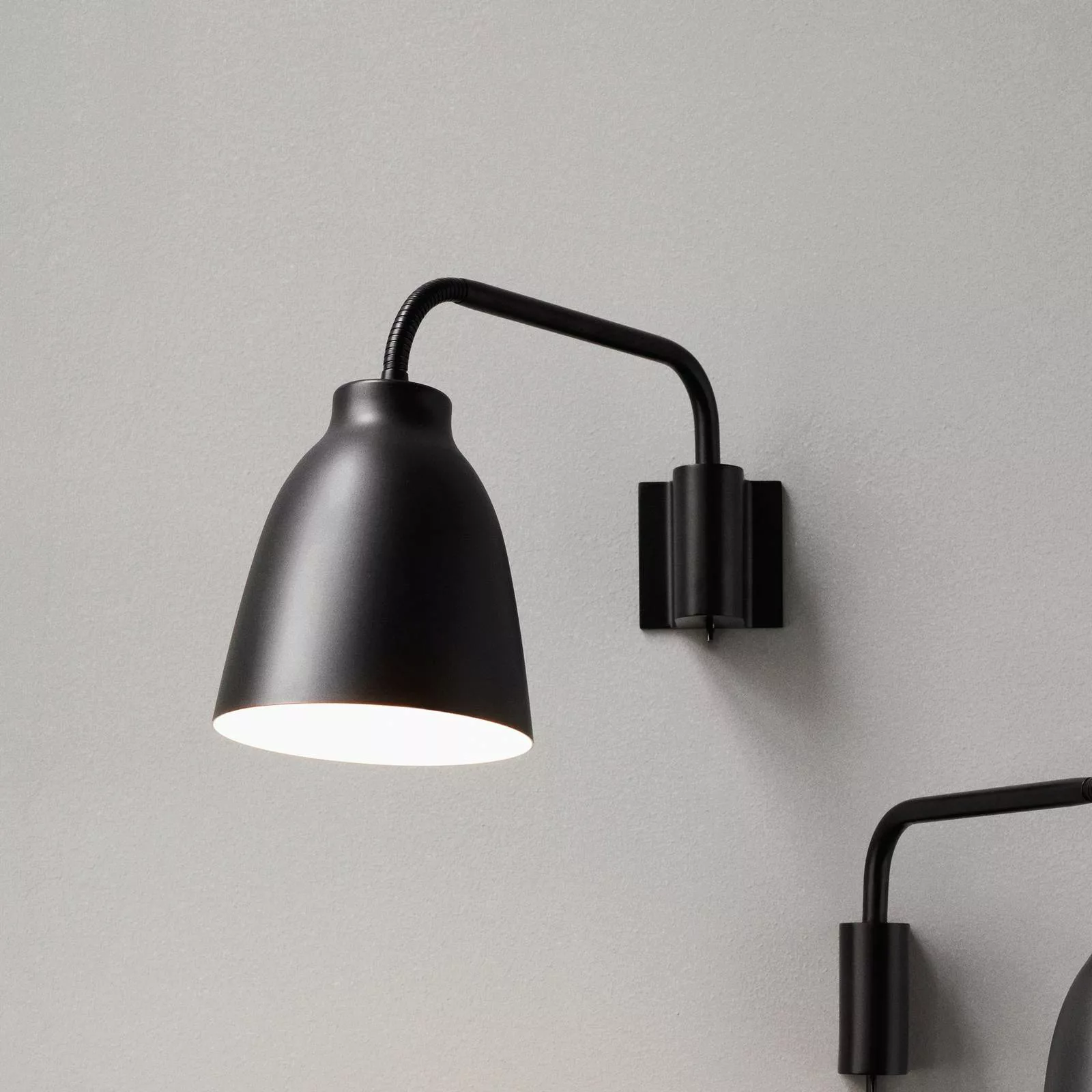 FRITZ HANSEN Caravaggio Wandlampe, schwarz günstig online kaufen