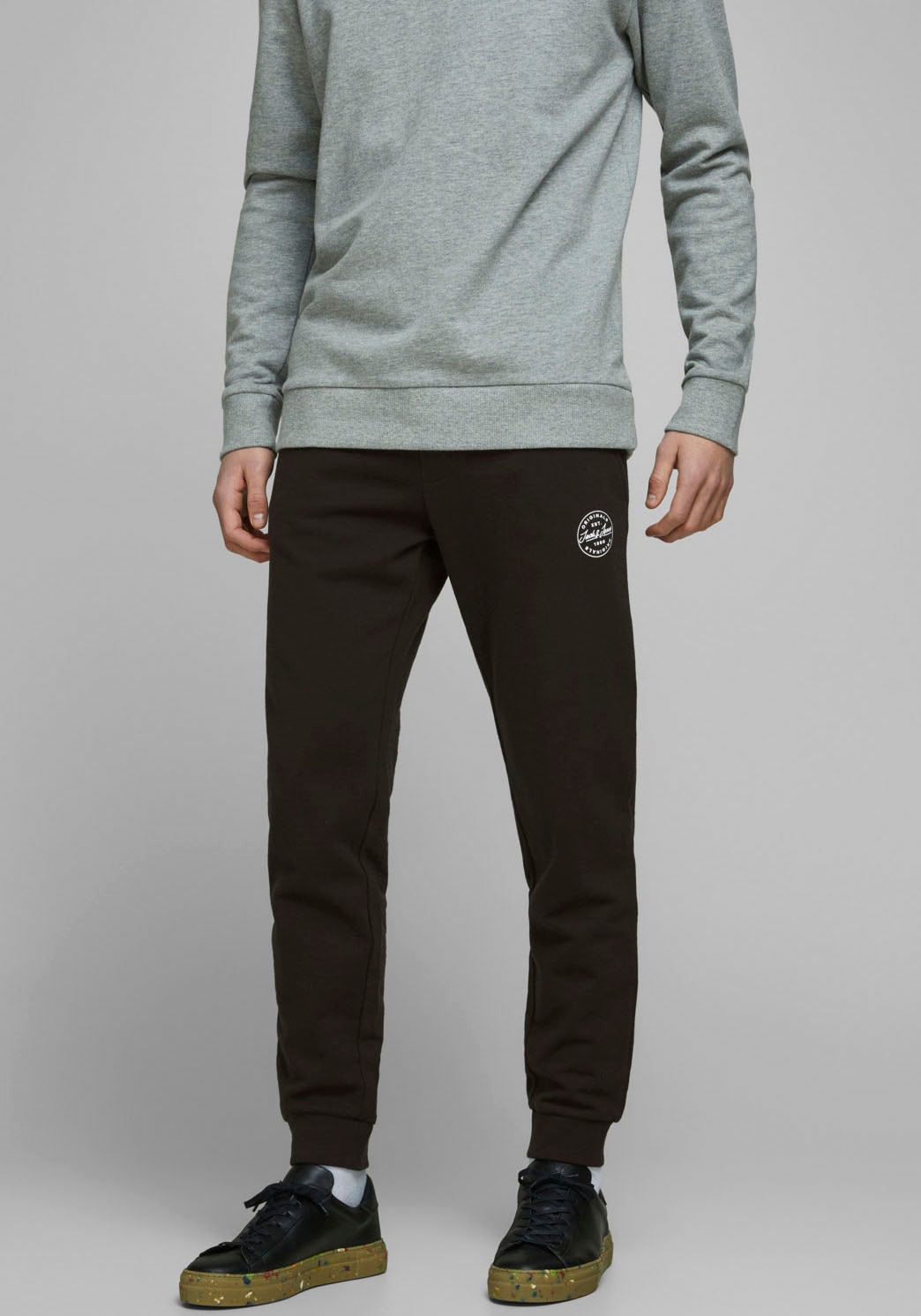 Jack & Jones – Intelligence – Schmale Jogginghose in Schwarz günstig online kaufen