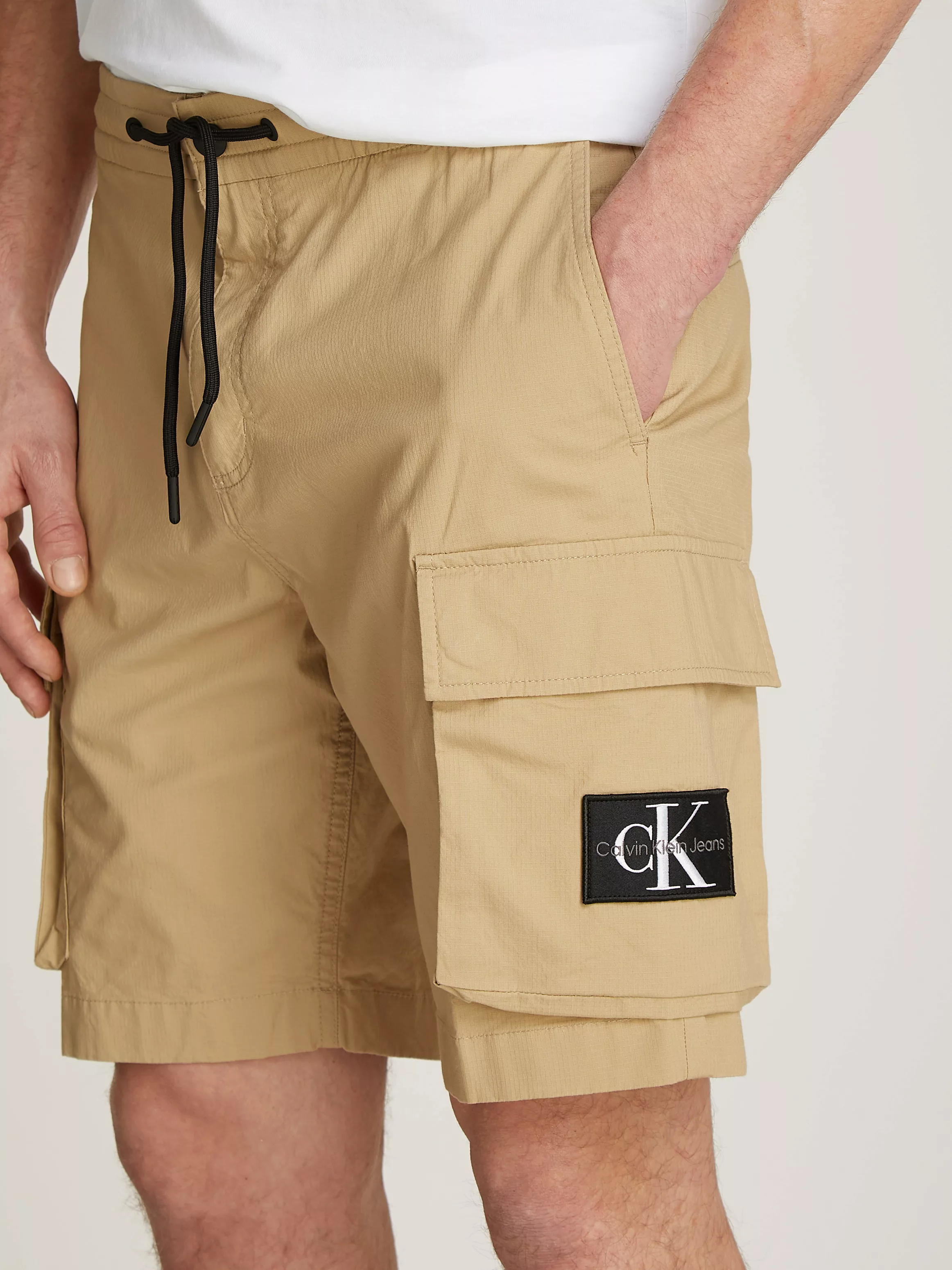 Calvin Klein Jeans Cargoshorts CARGO SHORT mit Logopatch günstig online kaufen