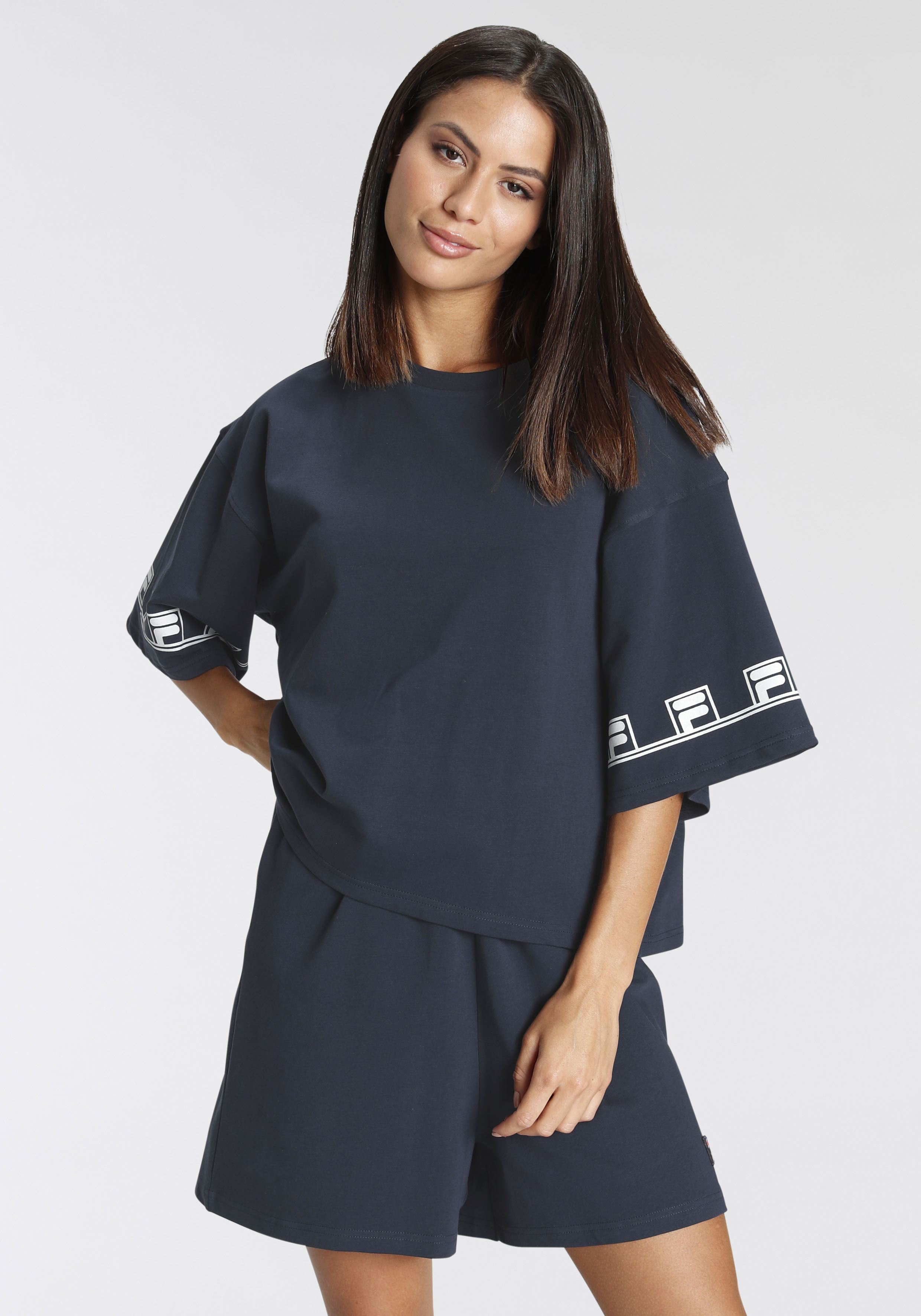 Fila Schlafanzug, (Set, 2 tlg.), mit Markenlogo Details in Kontrastfarben günstig online kaufen