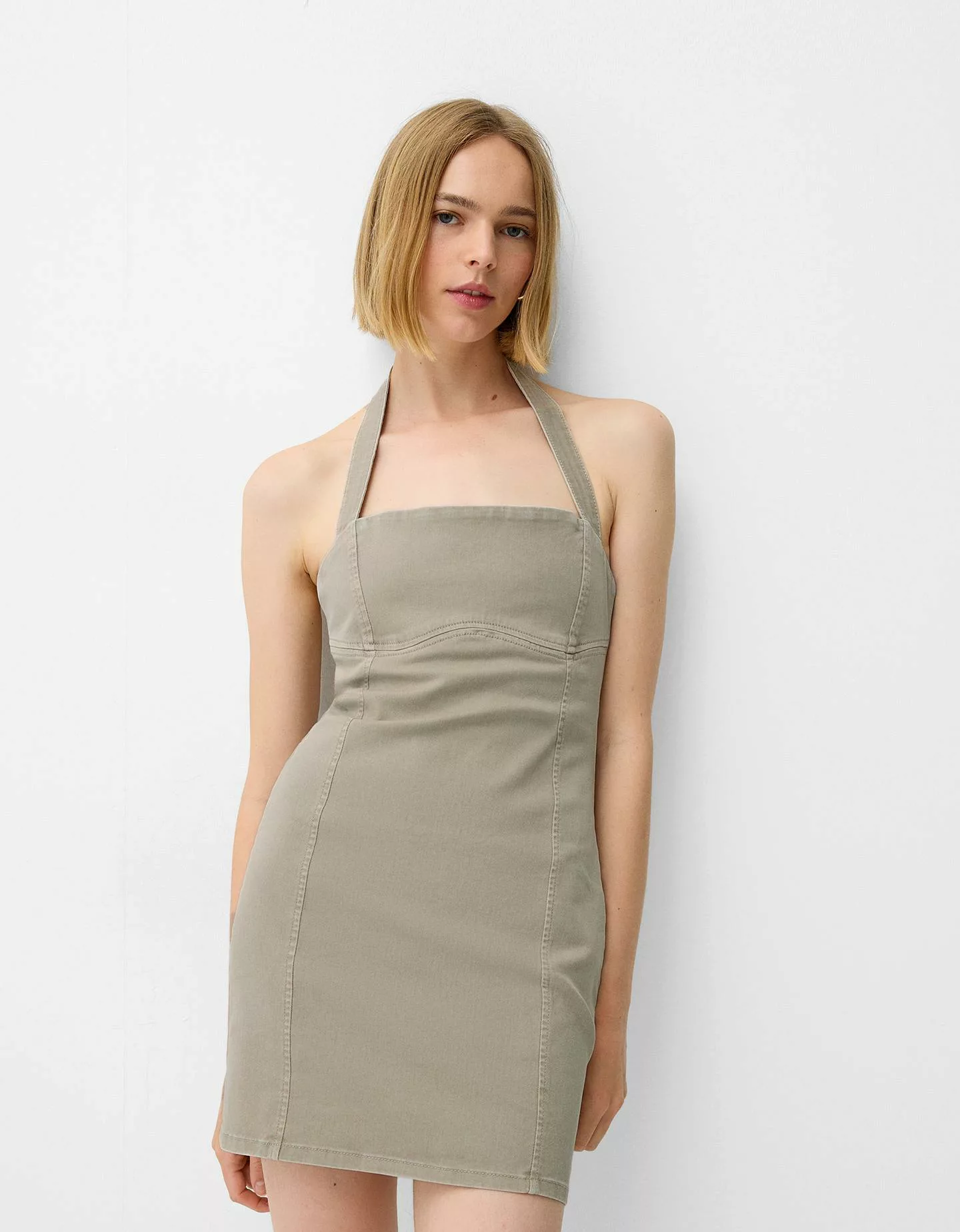 Bershka Minikleid Mit Neckholder Aus Serge-Gewebe Damen M Camel günstig online kaufen