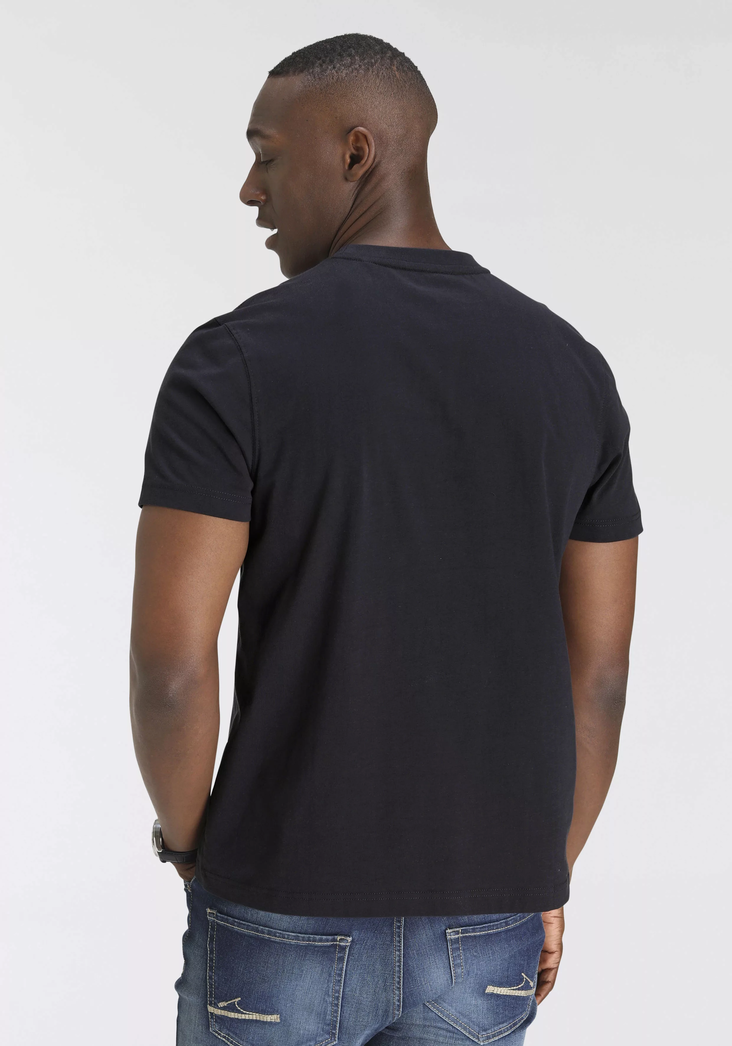 DELMAO T-Shirt, mit leicht glänzendem Brustprint-NEUE MARKE günstig online kaufen