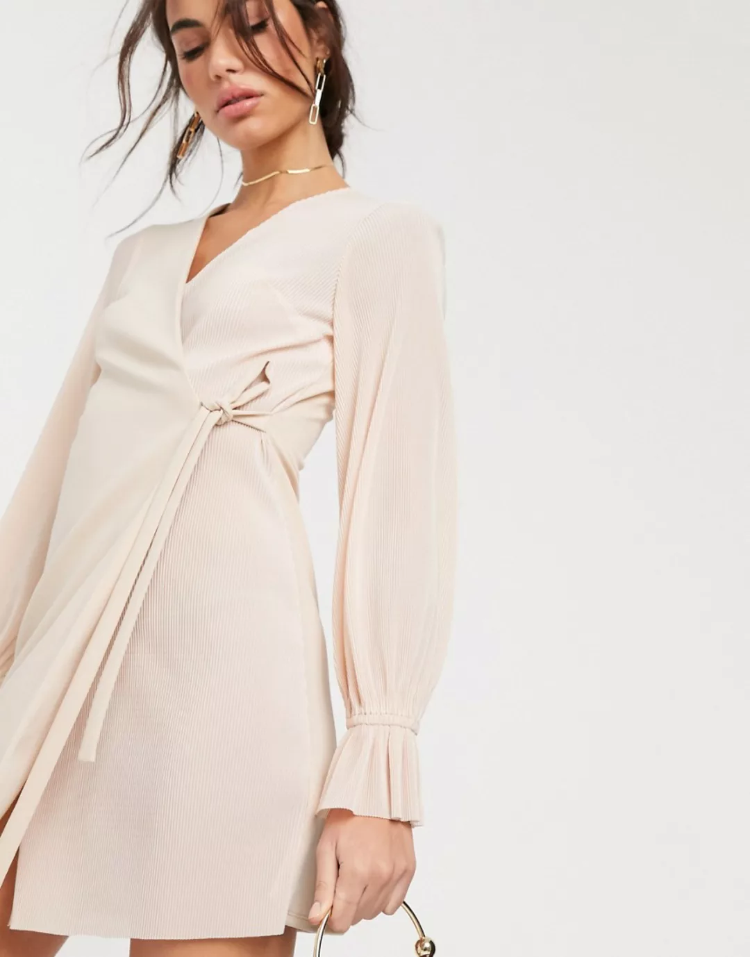 ASOS DESIGN – Plissiertes Mini-Wickelkleid in Blassrosa günstig online kaufen