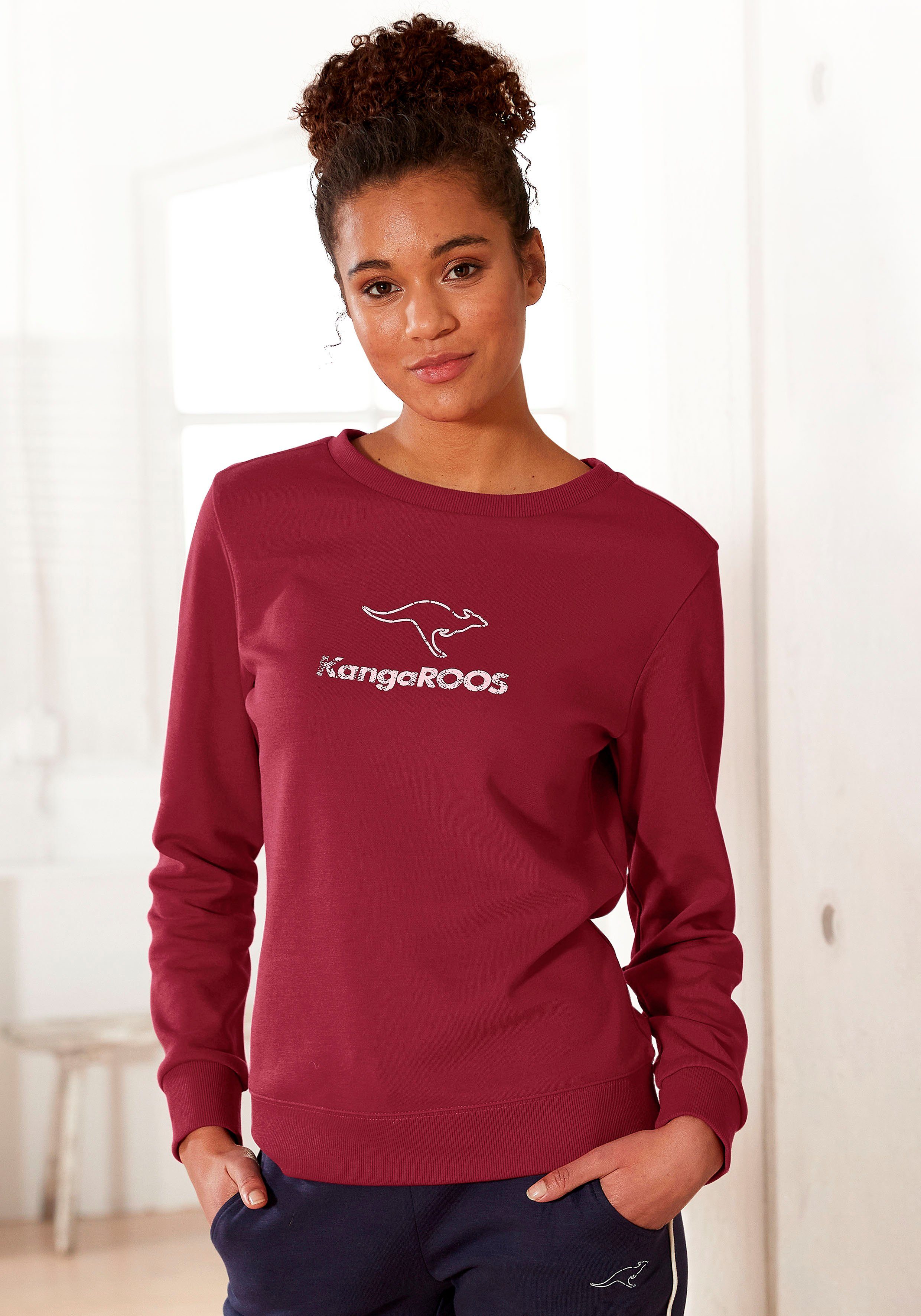 KangaROOS Sweatshirt mit Kontrastfarbenem Logodruck, Loungeanzug günstig online kaufen