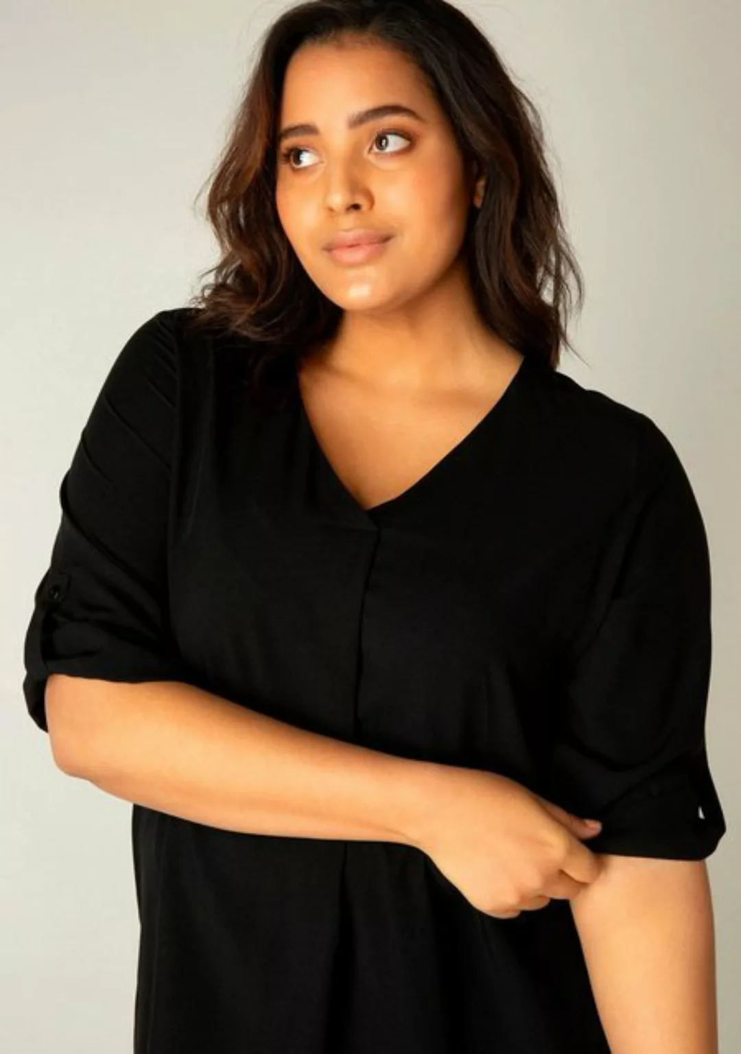 Base Level Curvy Shirtbluse "Yanina", mit V-Ausschnitt günstig online kaufen