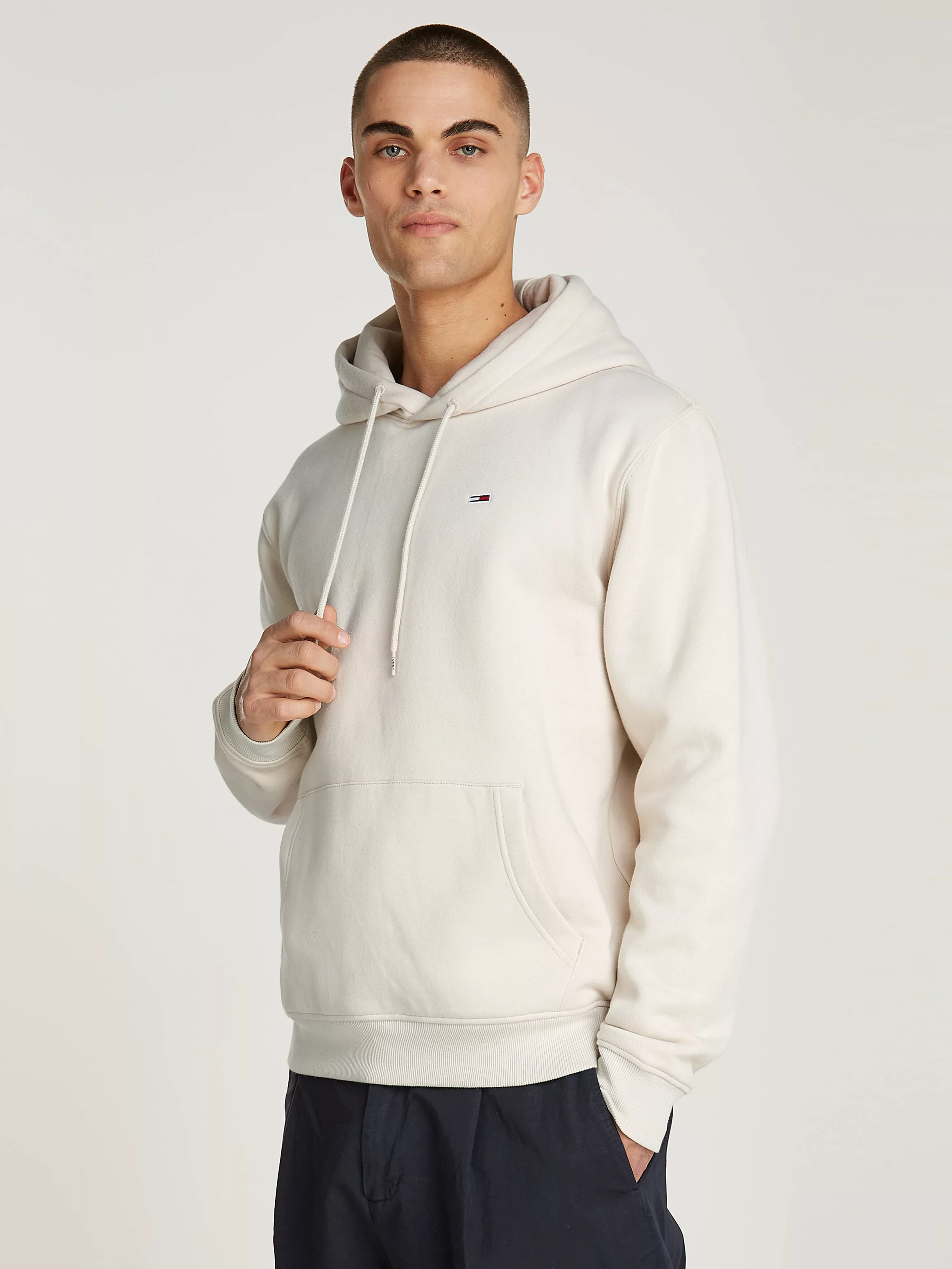 Tommy Jeans Sweatshirt "TJM REG S FLAG HOODIE", mit bestickten Markenlogo a günstig online kaufen