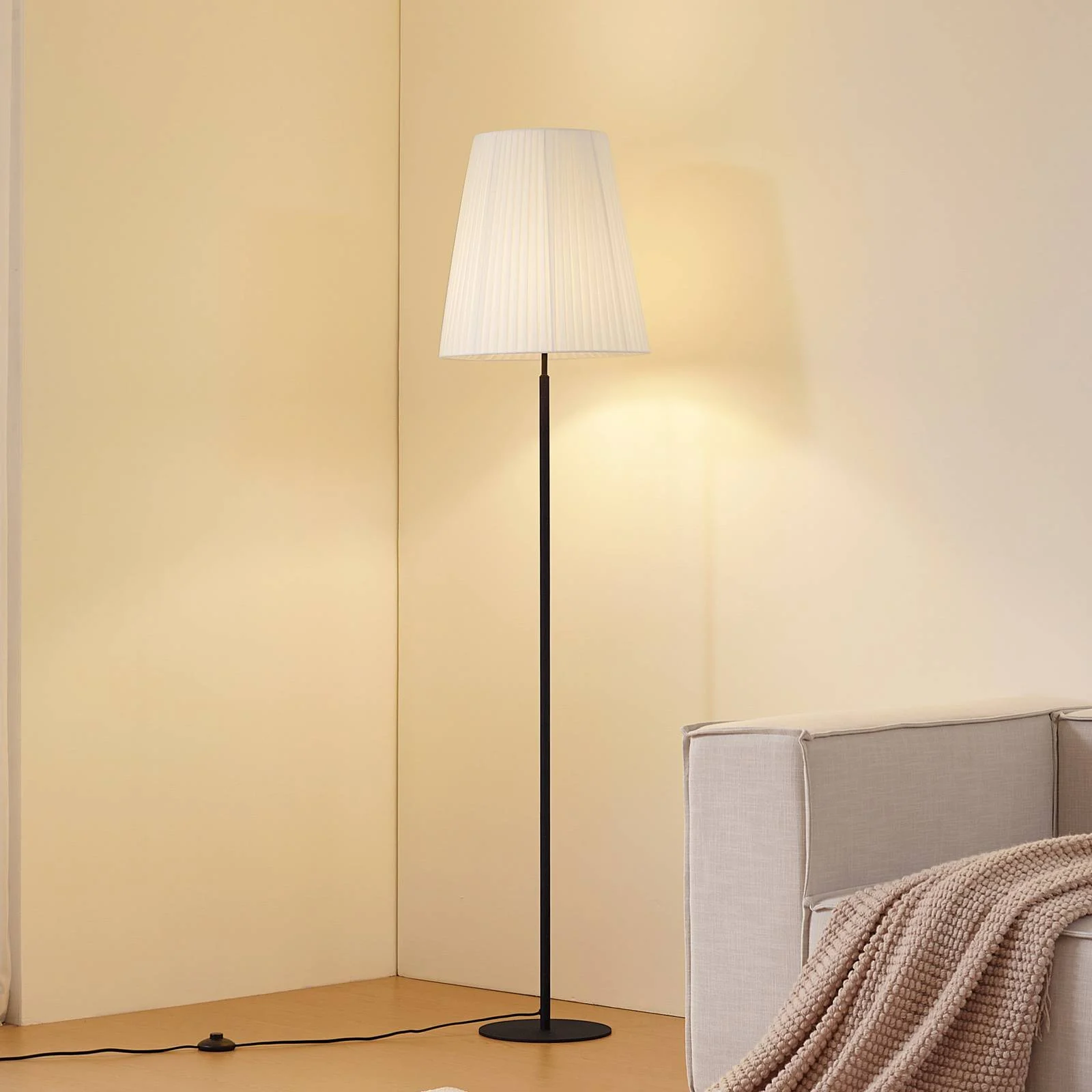 Lindby Stehleuchte Virelle, schwarz/weiß, Textil, Höhe 170cm günstig online kaufen