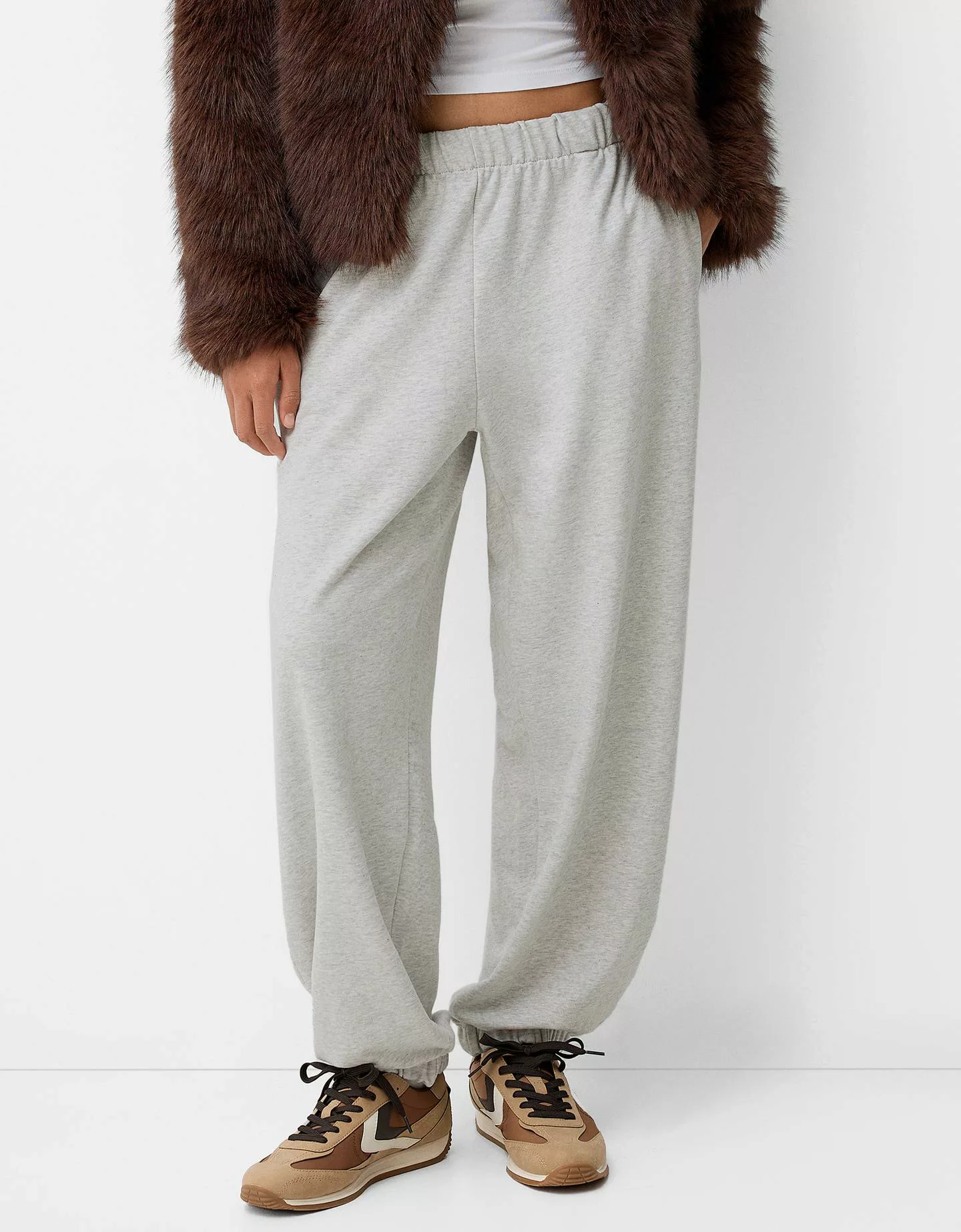 Bershka Joggerhose Aus Plüsch Damen M Grau günstig online kaufen