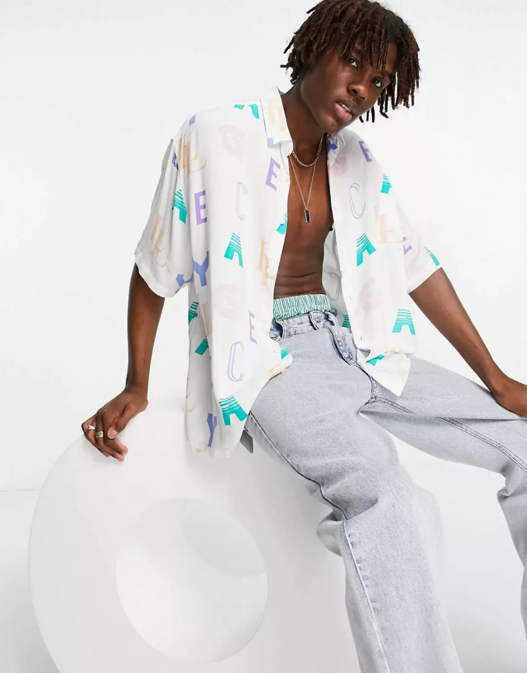 ASOS DESIGN – Kastiges Oversize-Hemd mit Legacy-Textprint-Weiß günstig online kaufen