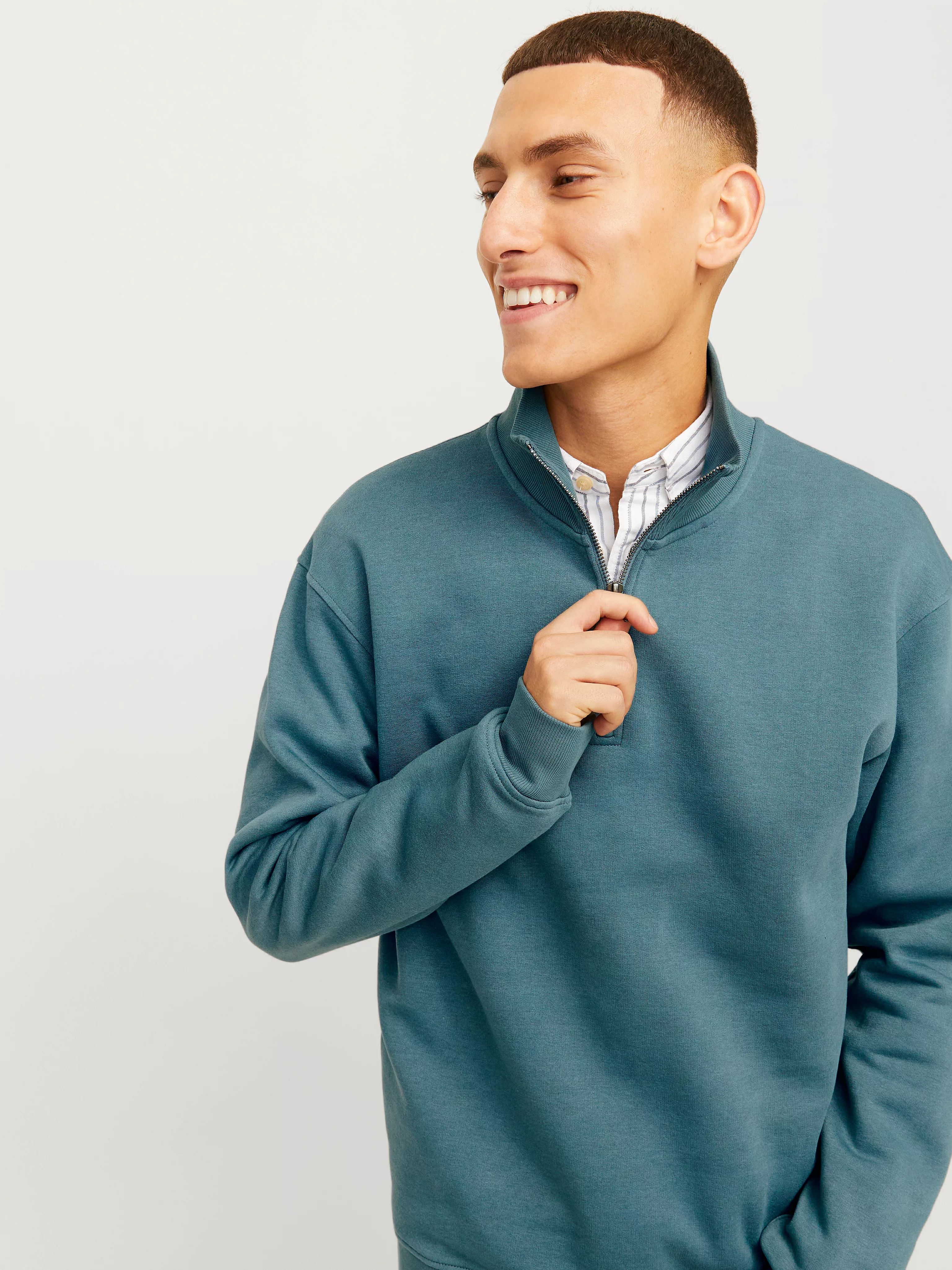 Jack & Jones Sweatshirt "JJEBRADLEY SWEAT HALF ZIP NOOS", mit Troyer Kragen günstig online kaufen