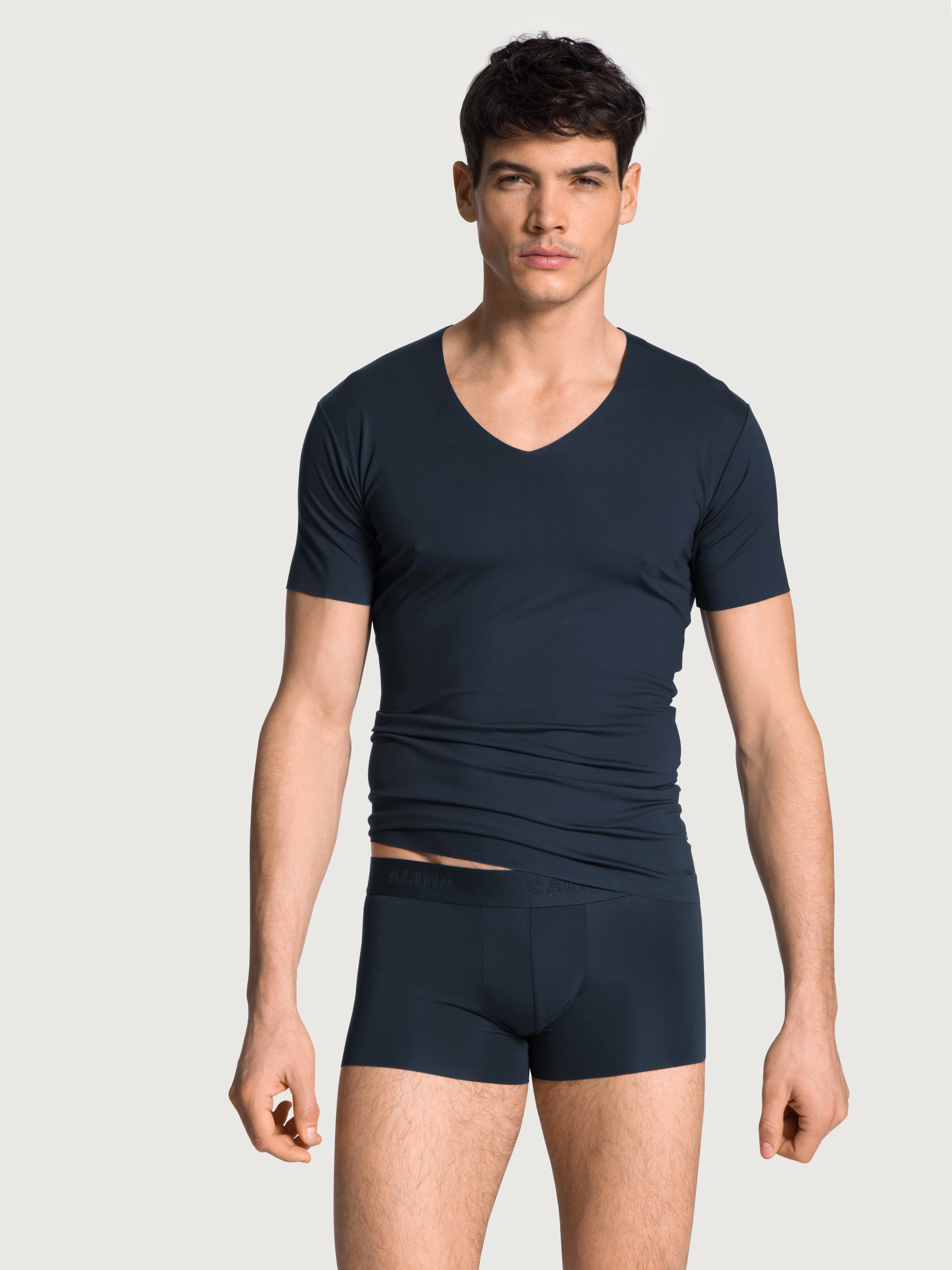 CALIDA V-Shirt "Clean Line", V-Neck, elastisch, Interlock-Qualität, Kurzarm günstig online kaufen