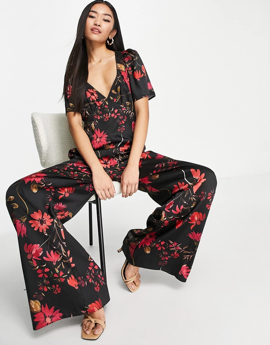 ASOS DESIGN – Jumpsuit aus Satin mit Knopfleiste hinten und dunklem Blumenm günstig online kaufen