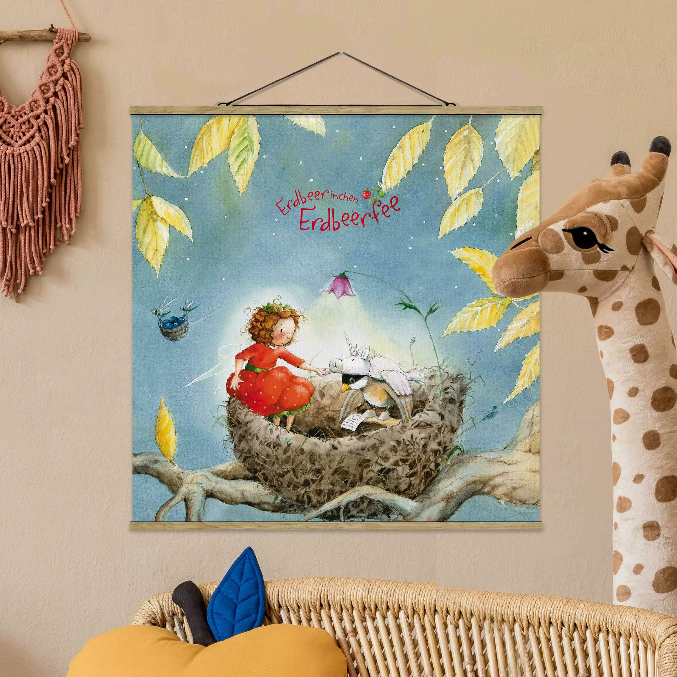 Stoffbild Kinderzimmer mit Posterleisten - Quadrat Erdbeerinchen Erdbeerfee günstig online kaufen