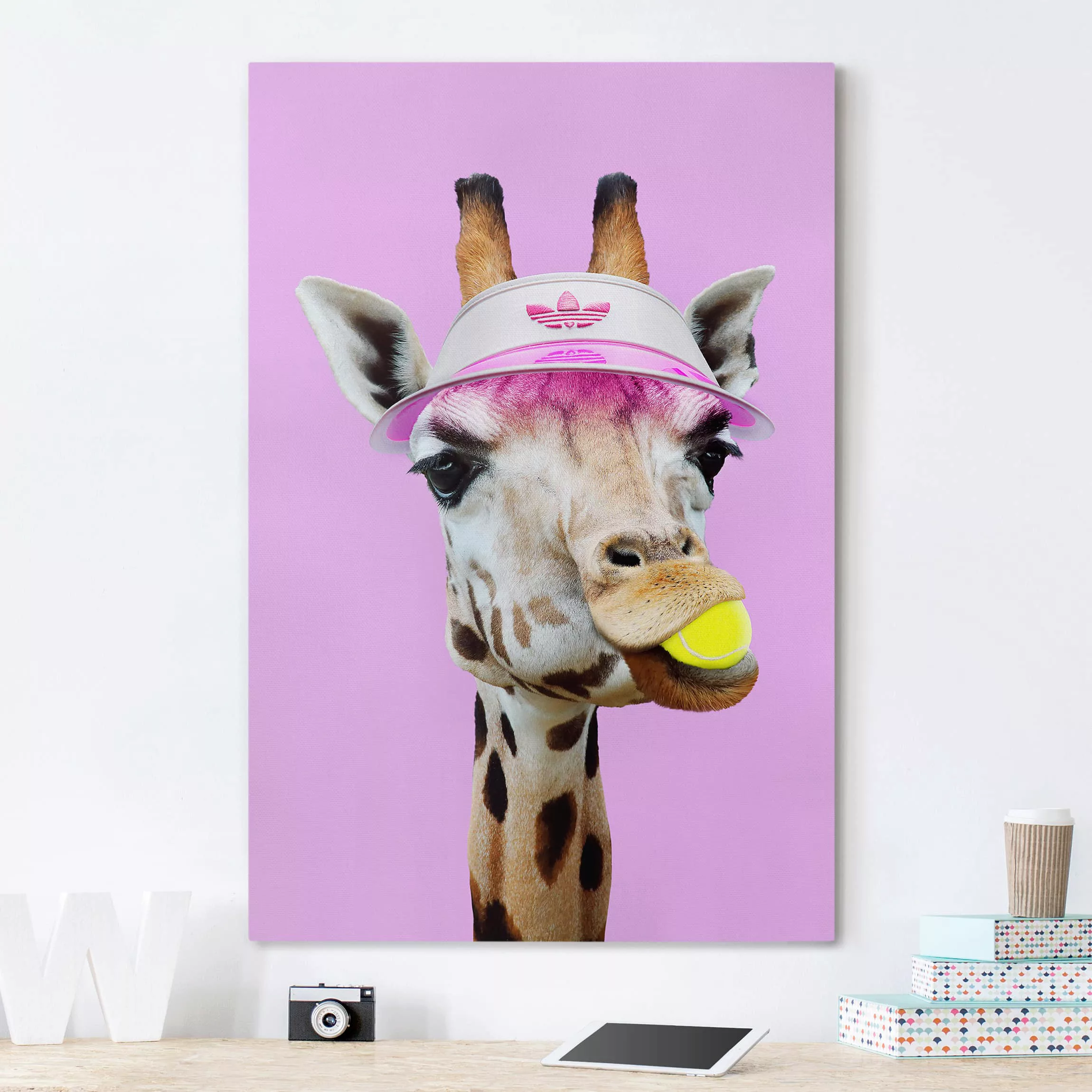 Leinwandbild Kinderzimmer - Hochformat Giraffe beim Tennis günstig online kaufen