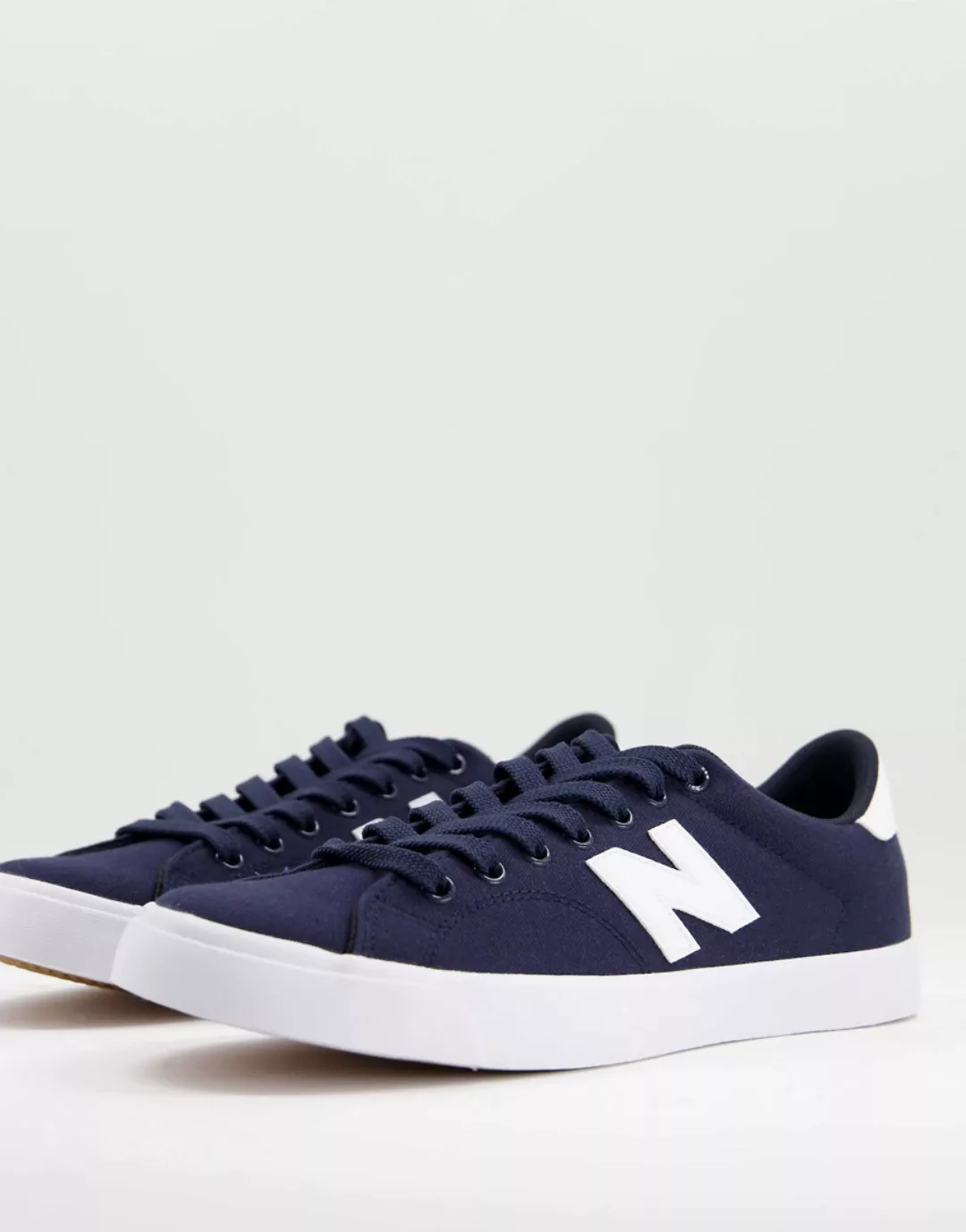 New Balance – 210 – Hallen-Sneaker in Marineblau und Weiß-Schwarz günstig online kaufen