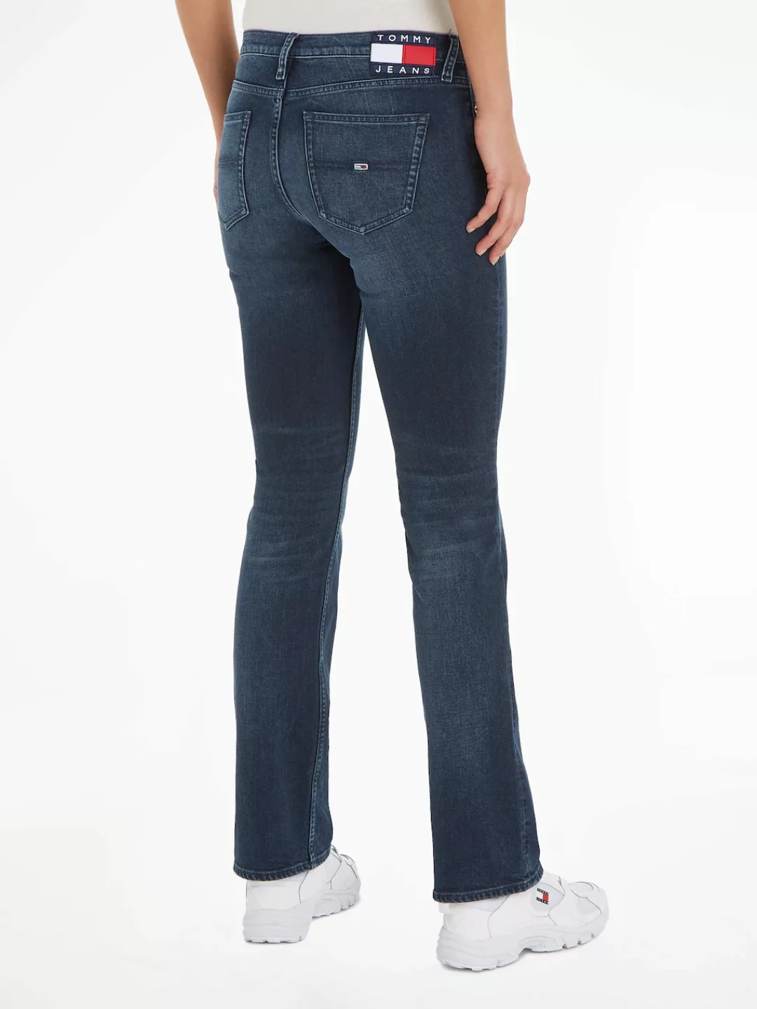 Tommy Jeans Bootcut-Jeans "MADDIE MR BC DG5161", mit Logobadge und Logostic günstig online kaufen