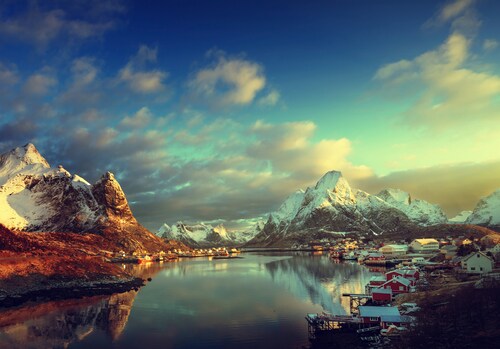 Papermoon Fototapete »LOFOTEN-INSELN-SEE GEBIRGE BERGE ALPEN SONNE DORF MEE günstig online kaufen