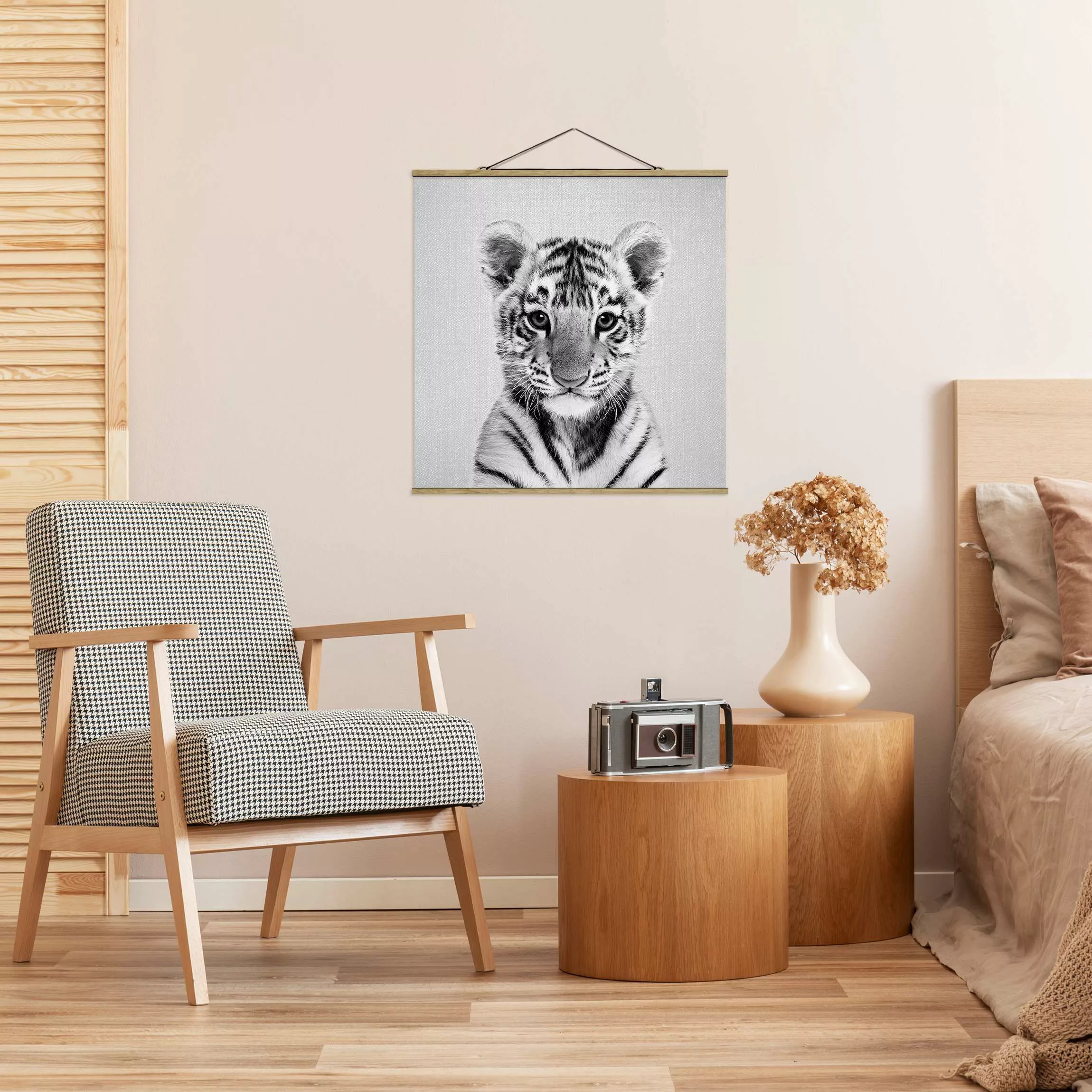 Stoffbild mit Posterleisten Baby Tiger Thor Schwarz Weiß günstig online kaufen