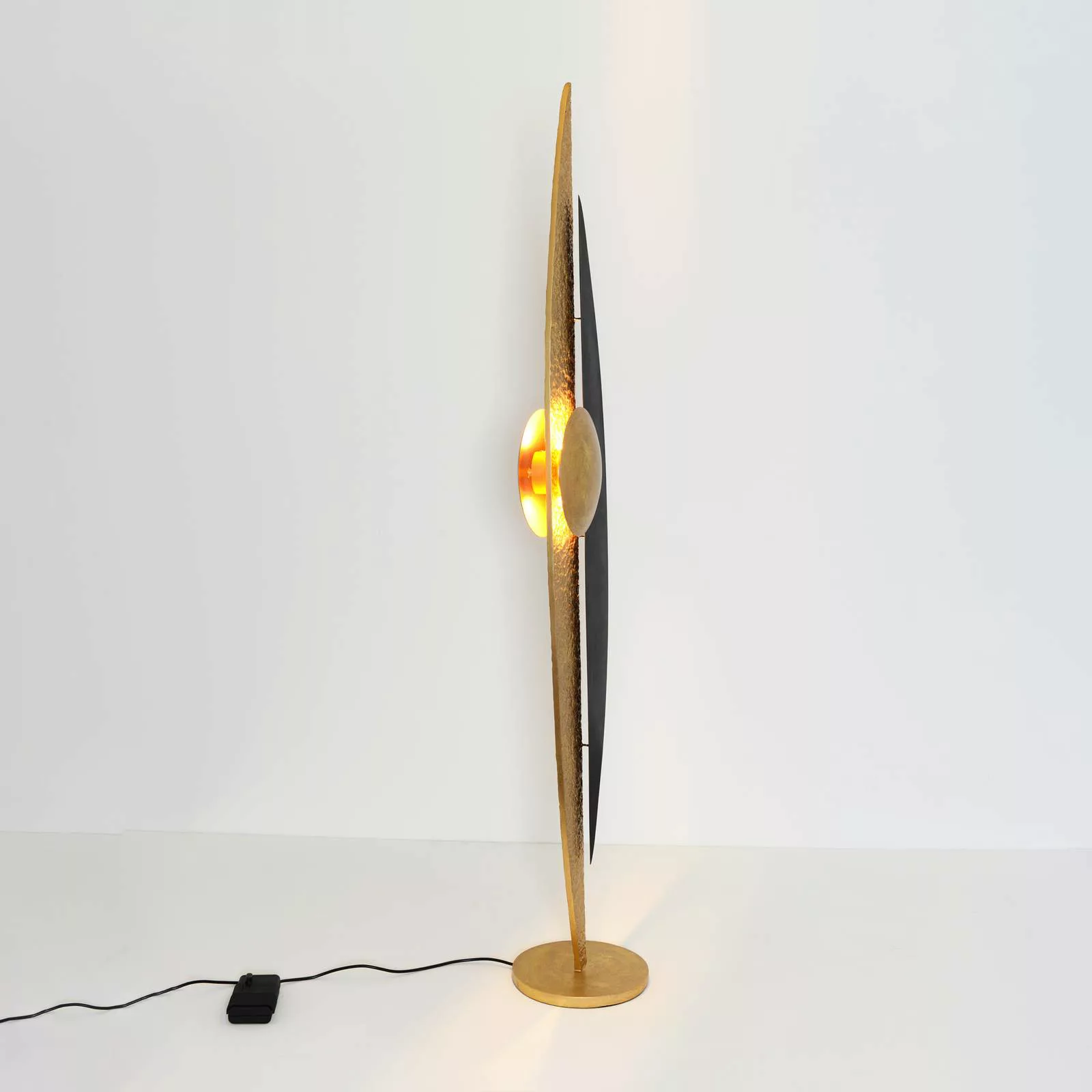 LED-Stehlampe La Presa indirekt gold/schwarz/braun günstig online kaufen