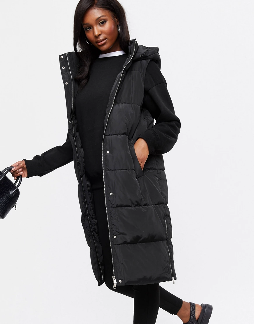 New Look – Longline-Gilet in Schwarz mit Kapuze günstig online kaufen