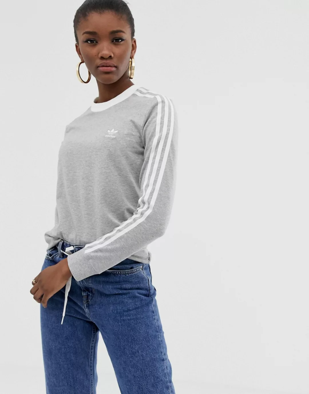 adidas Originals – adicolor – Graues, langärmliges Shirt mit drei Streifen günstig online kaufen