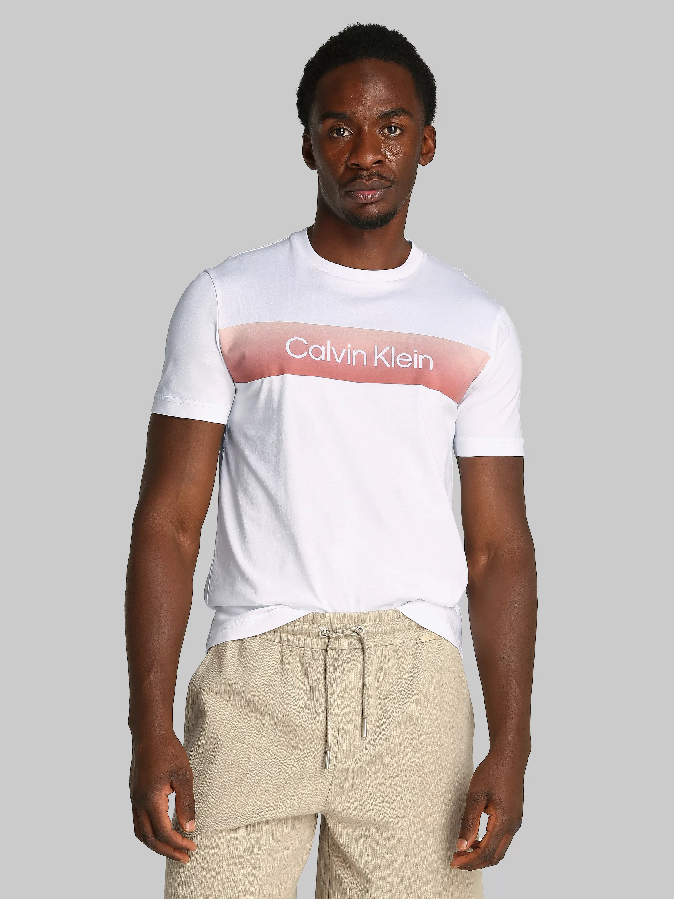 Calvin Klein T-Shirt "LINEAR OMBRE CHEST LOGO T-SHIRT", mit Ombré-Logo-Druc günstig online kaufen