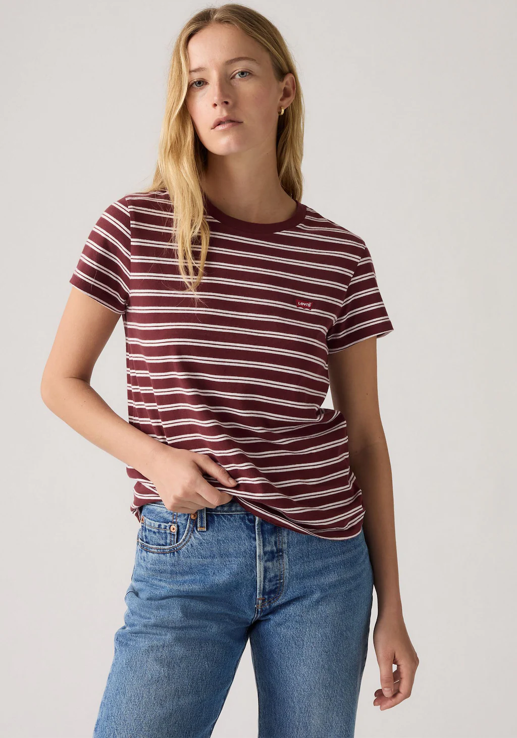 Levis T-Shirt "The perfect Tee", mit kleiner Logo-Stickerei günstig online kaufen